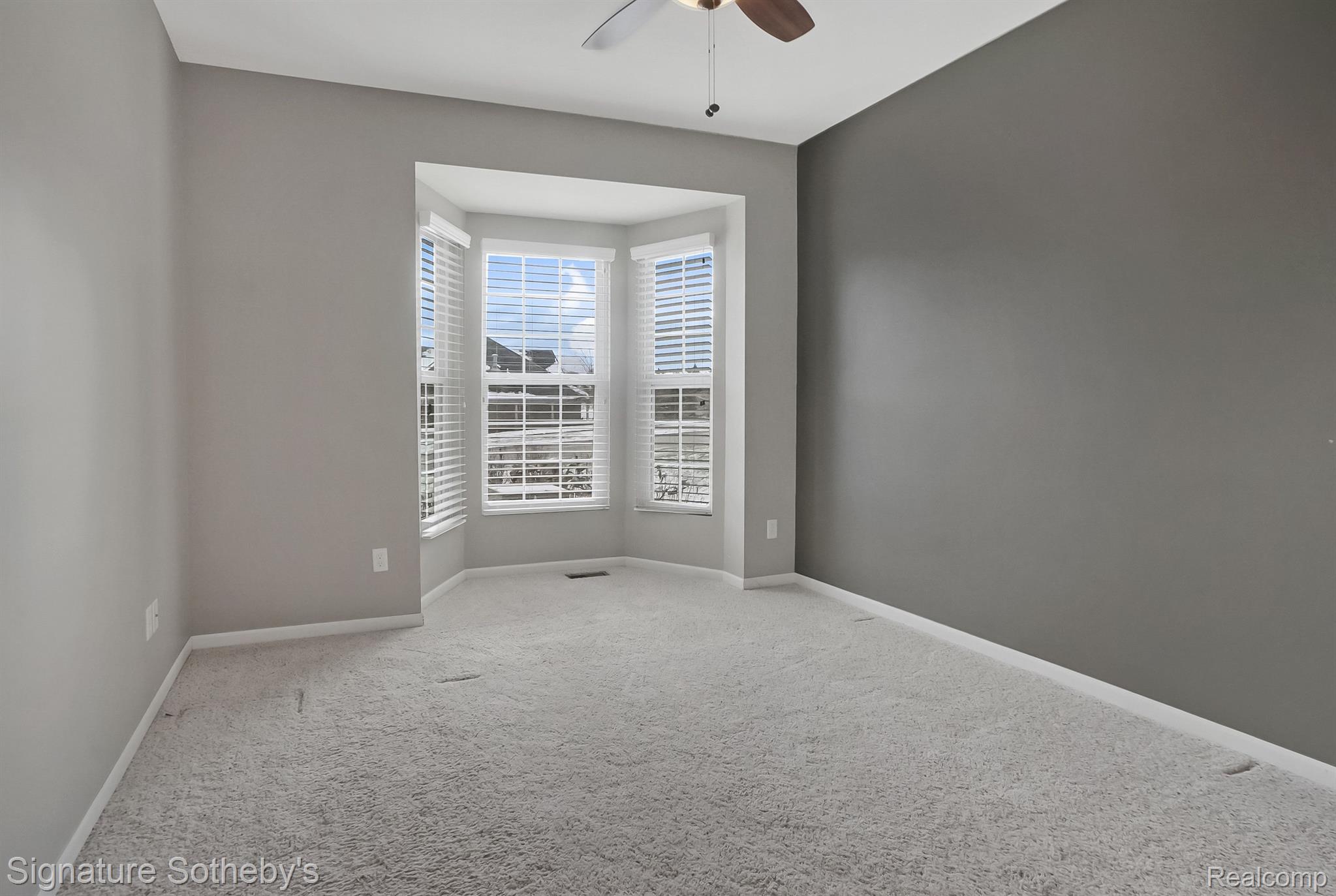 1237 GREYTHORNE Drive