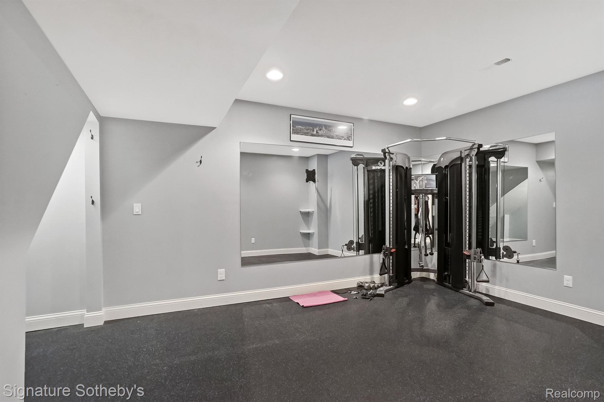 1237 GREYTHORNE Drive