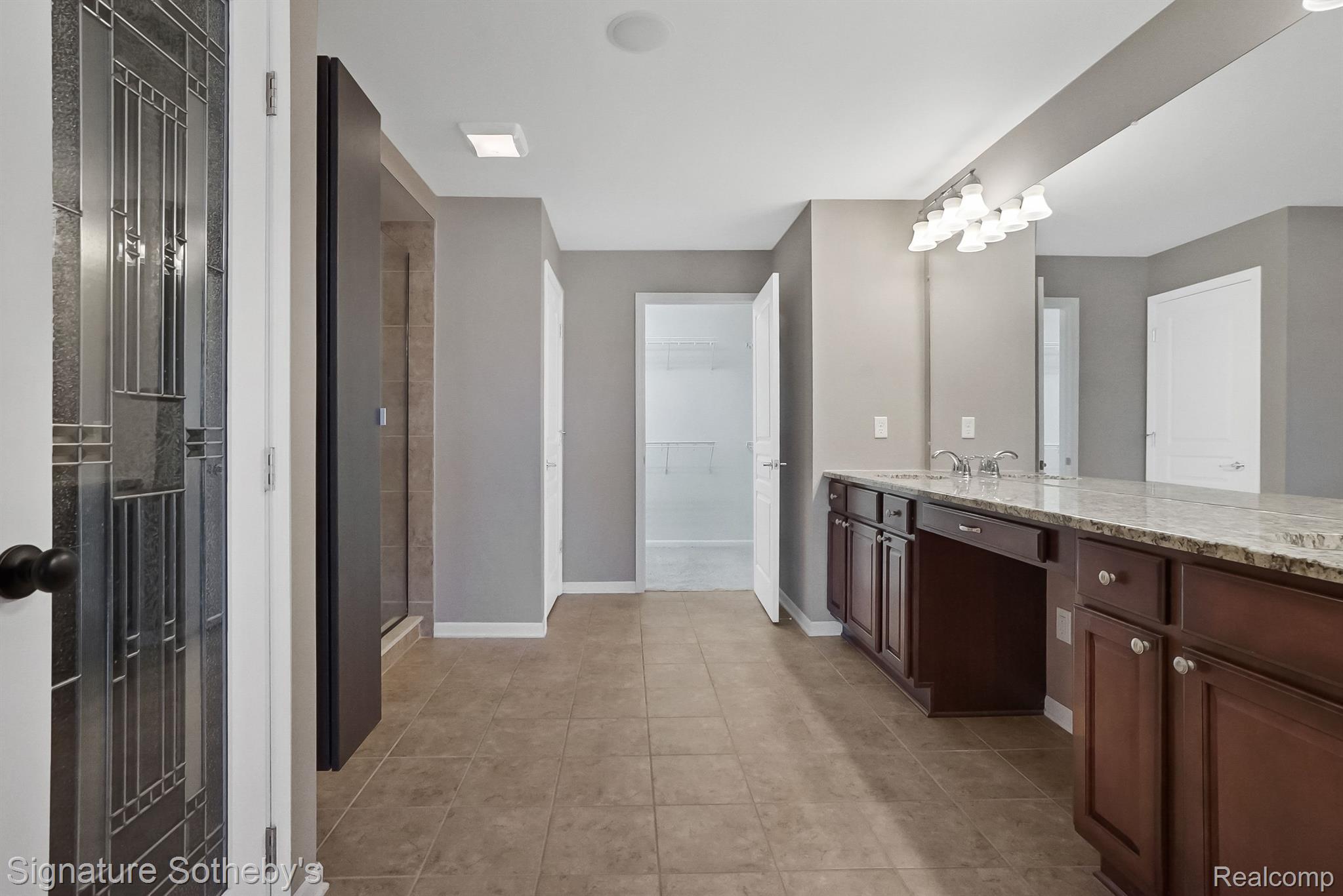 1237 GREYTHORNE Drive