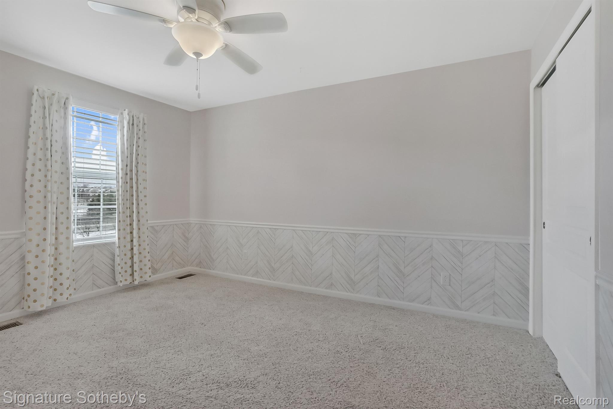 1237 GREYTHORNE Drive