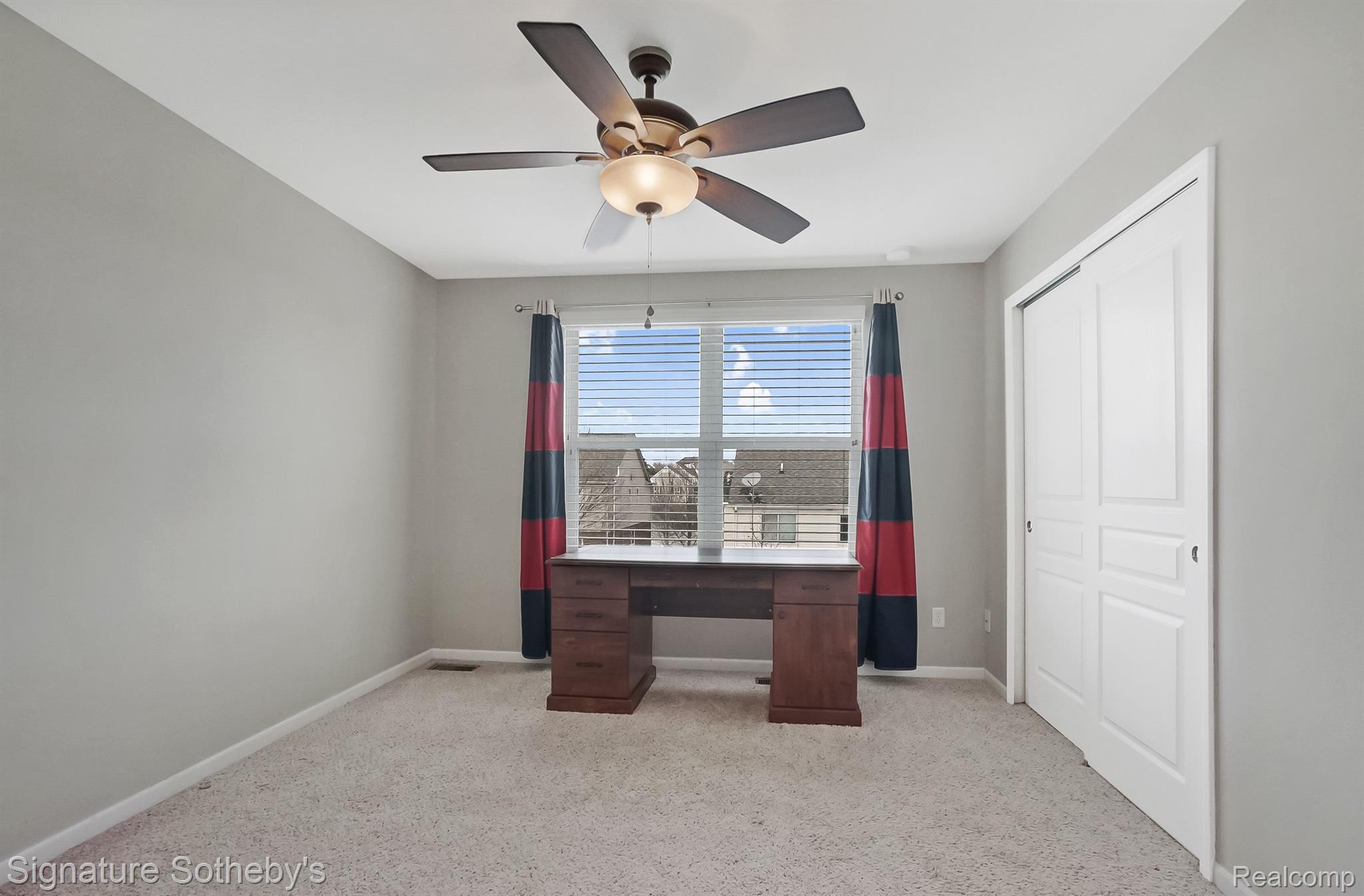 1237 GREYTHORNE Drive