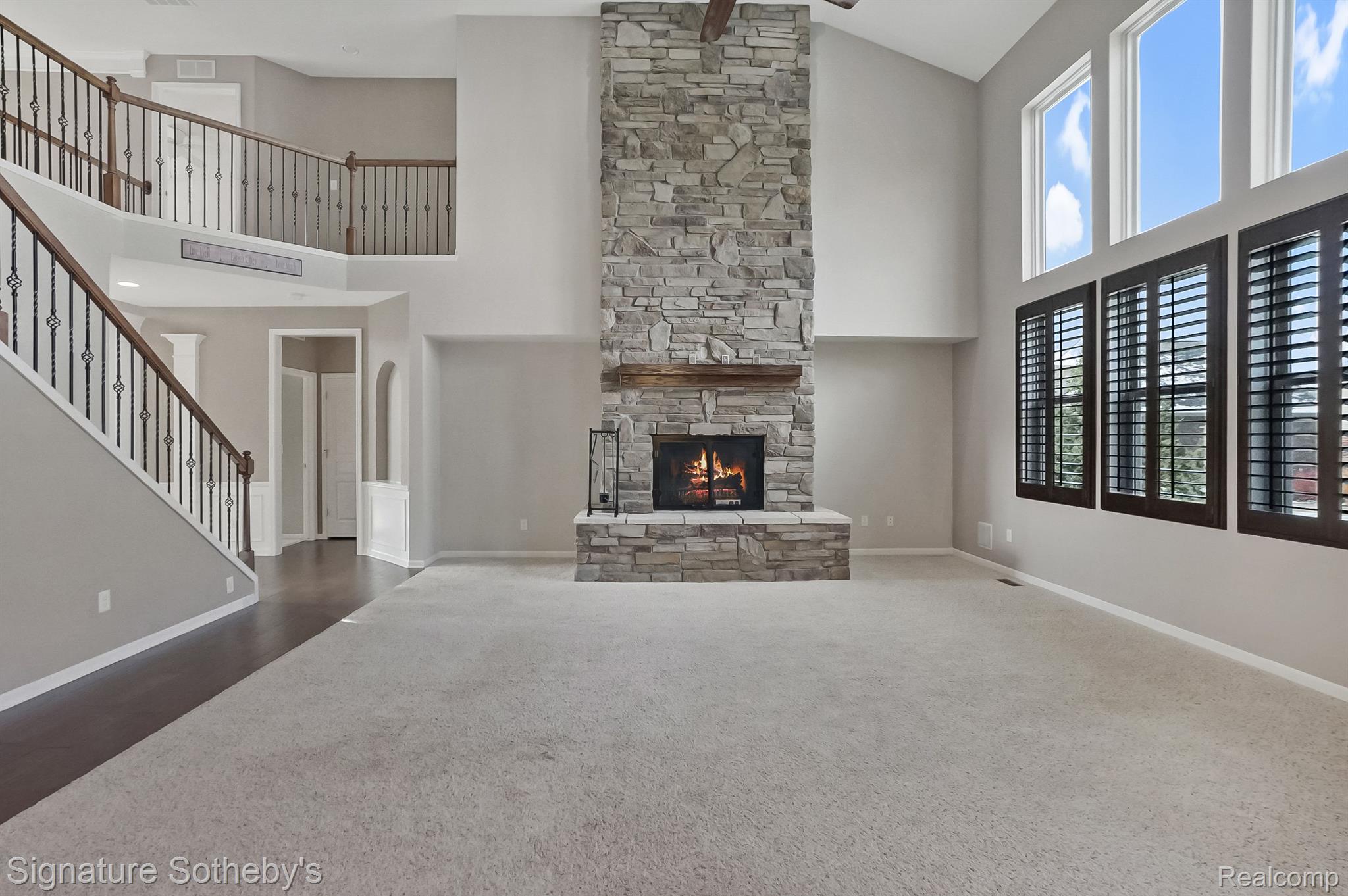 1237 GREYTHORNE Drive