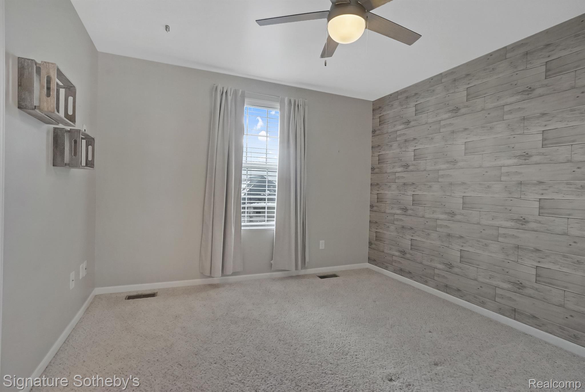 1237 GREYTHORNE Drive