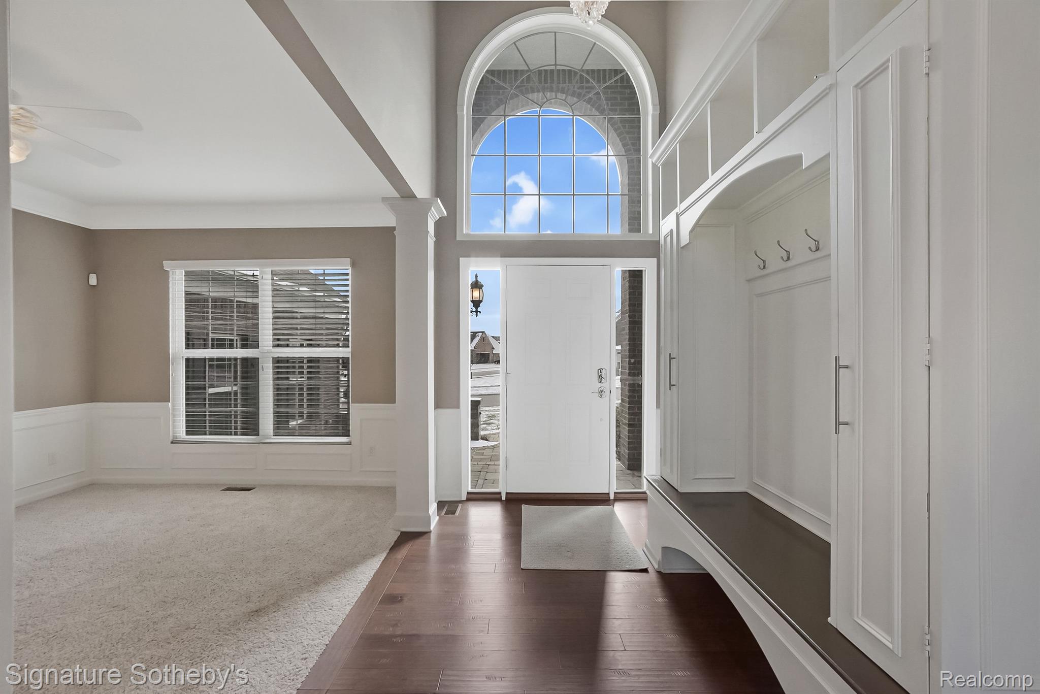1237 GREYTHORNE Drive