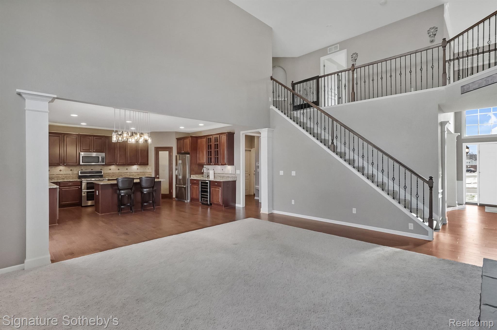 1237 GREYTHORNE Drive