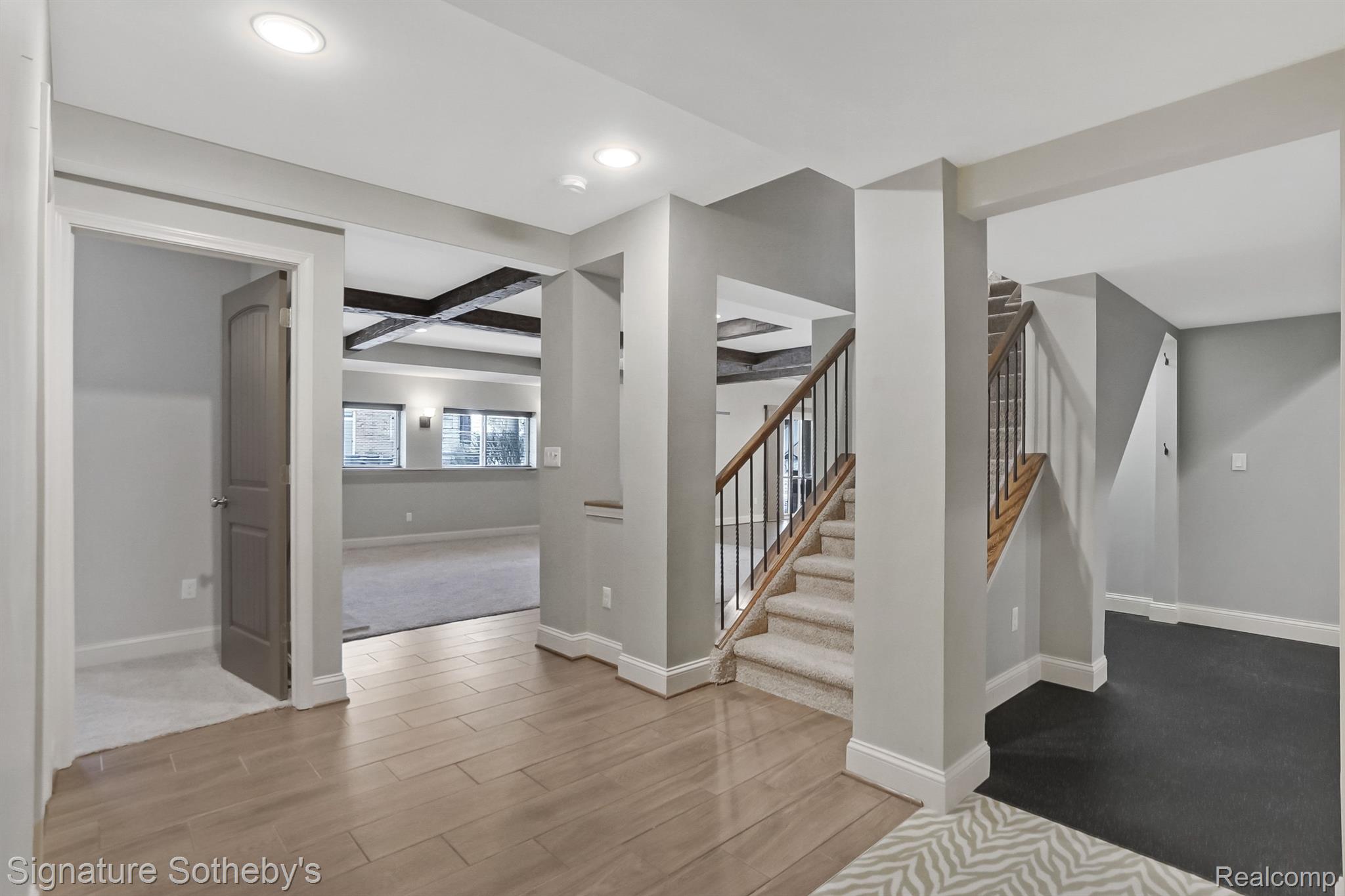 1237 GREYTHORNE Drive