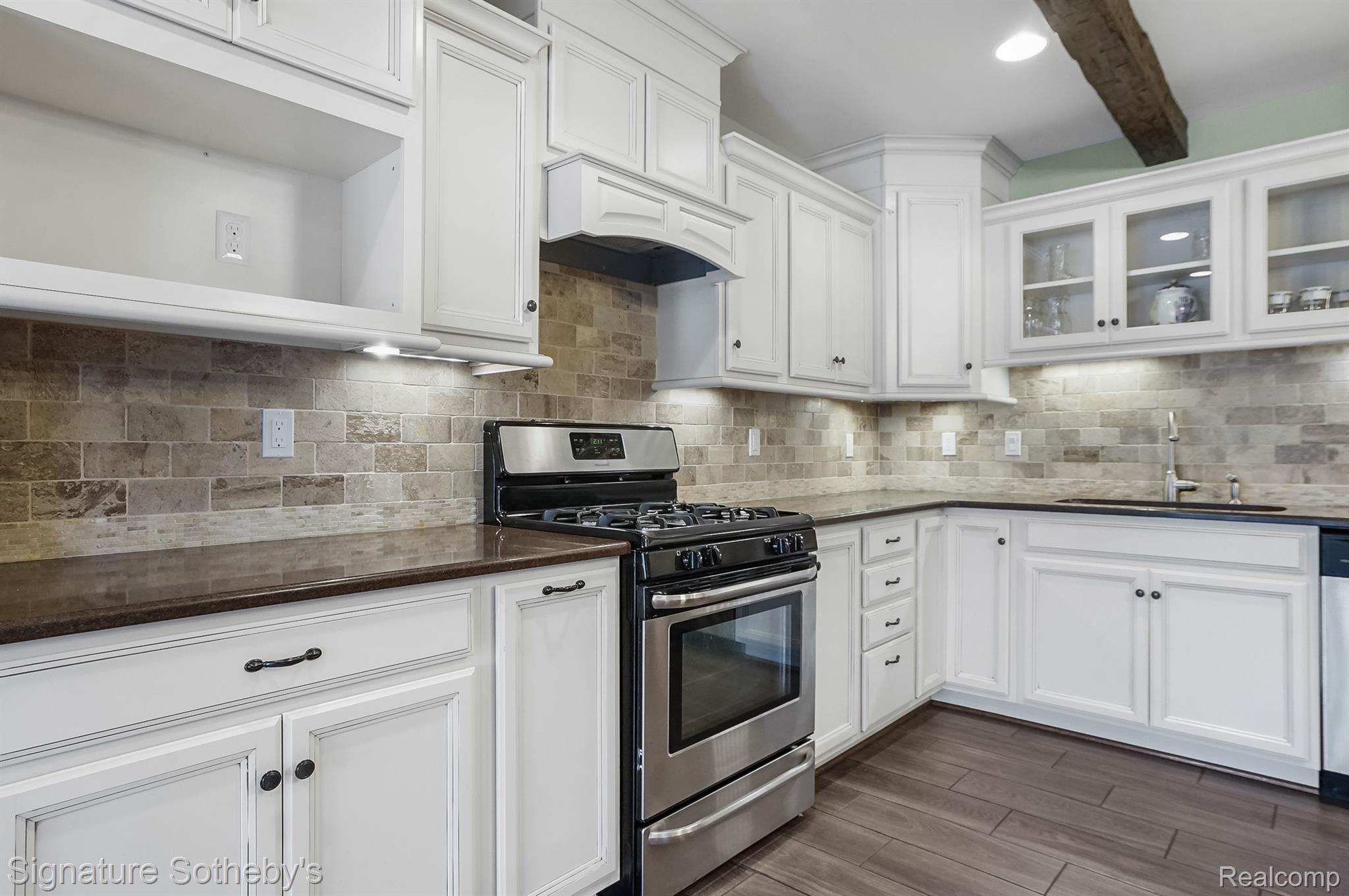 1237 GREYTHORNE Drive