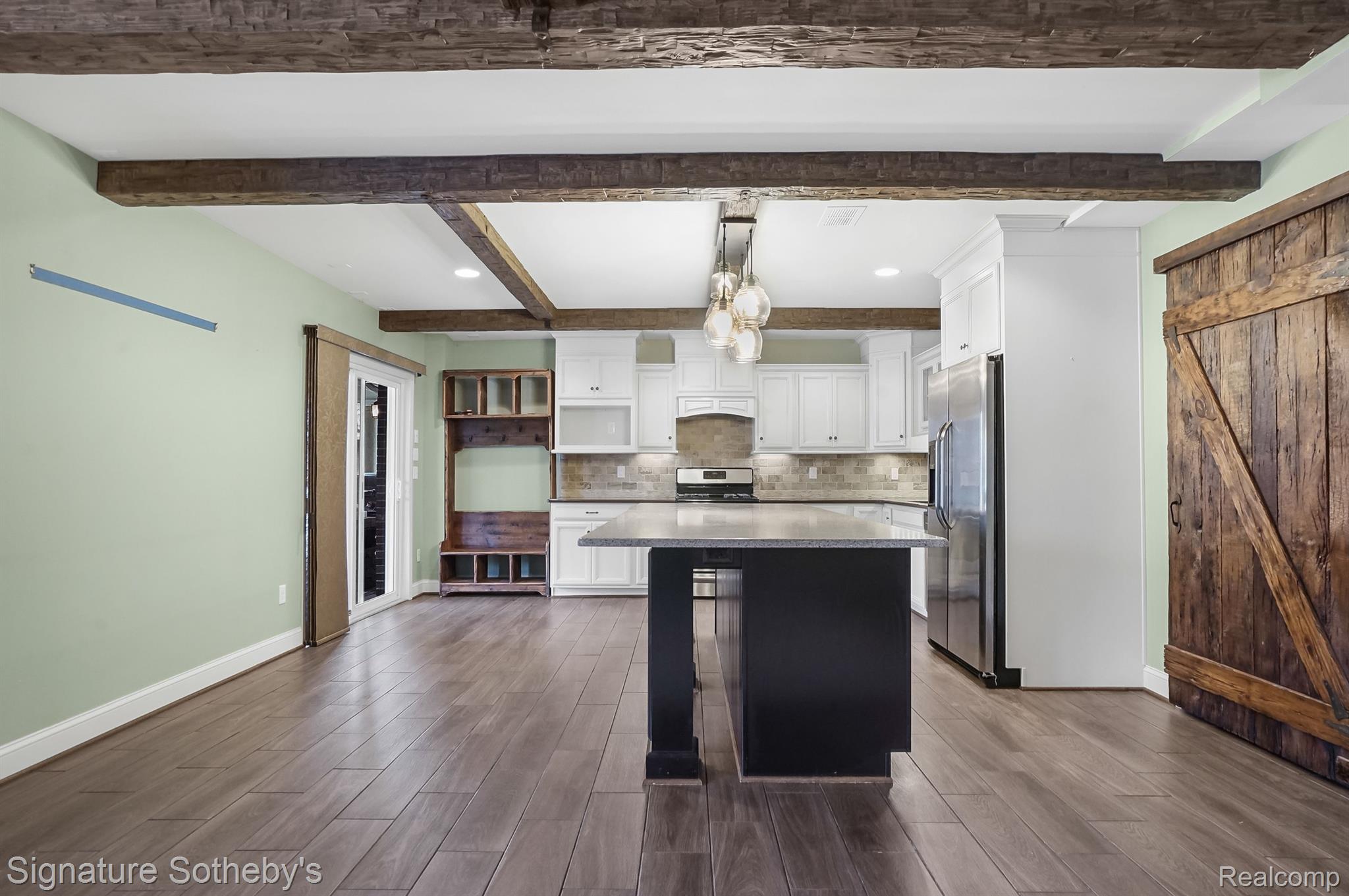 1237 GREYTHORNE Drive