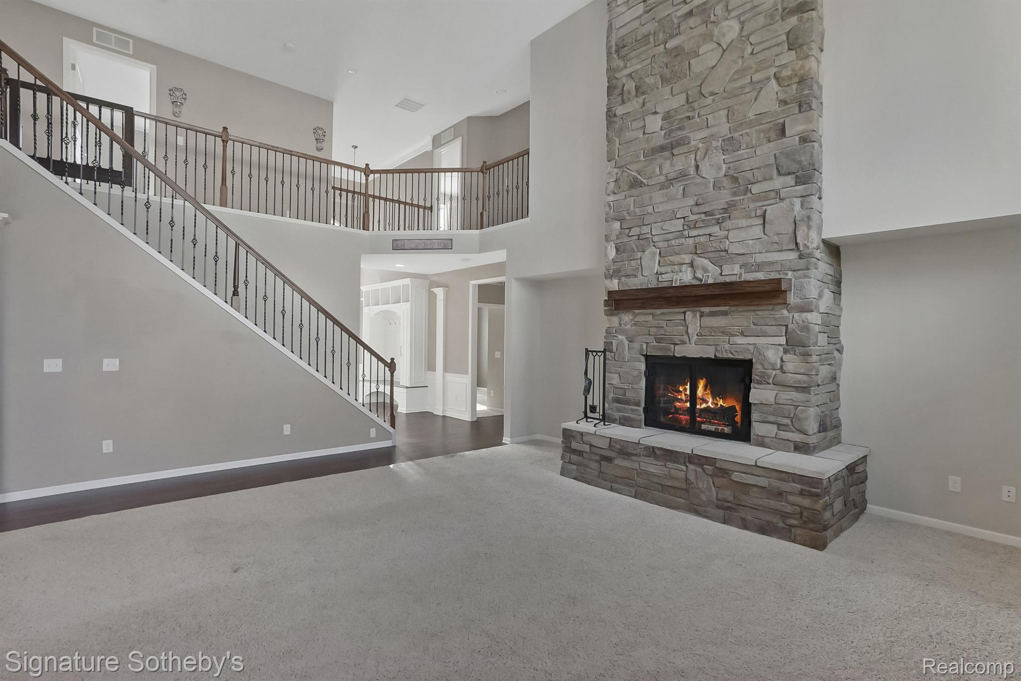 1237 GREYTHORNE Drive