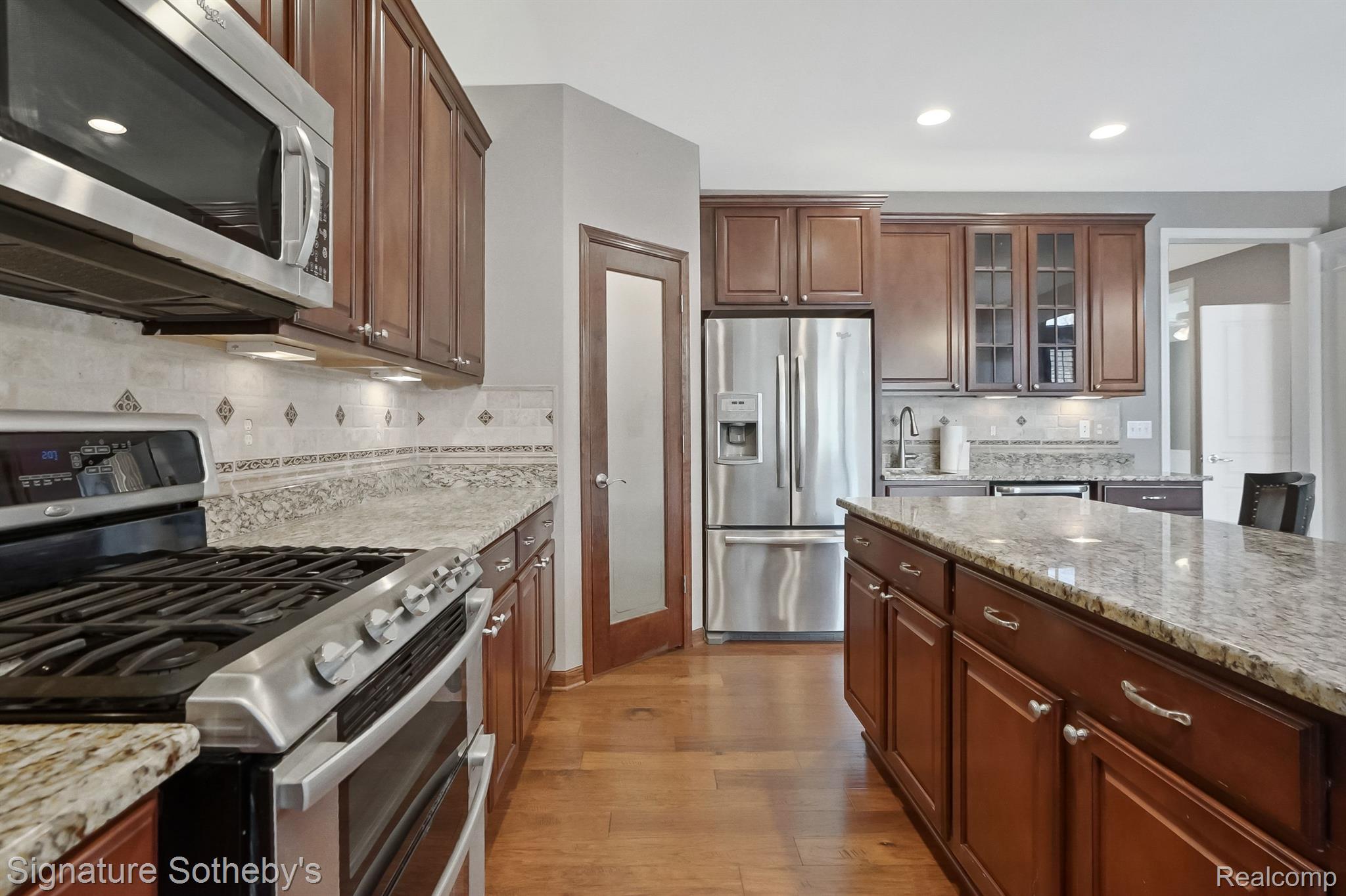 1237 GREYTHORNE Drive