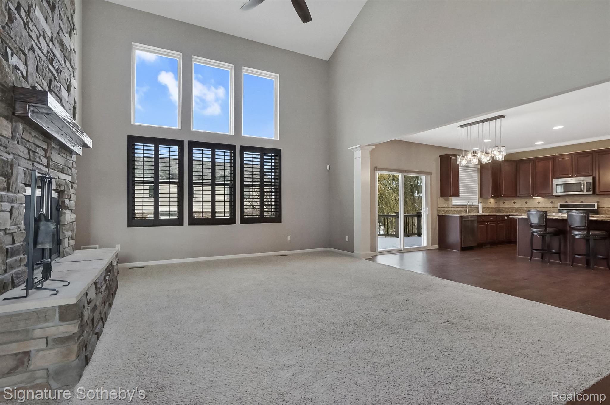 1237 GREYTHORNE Drive