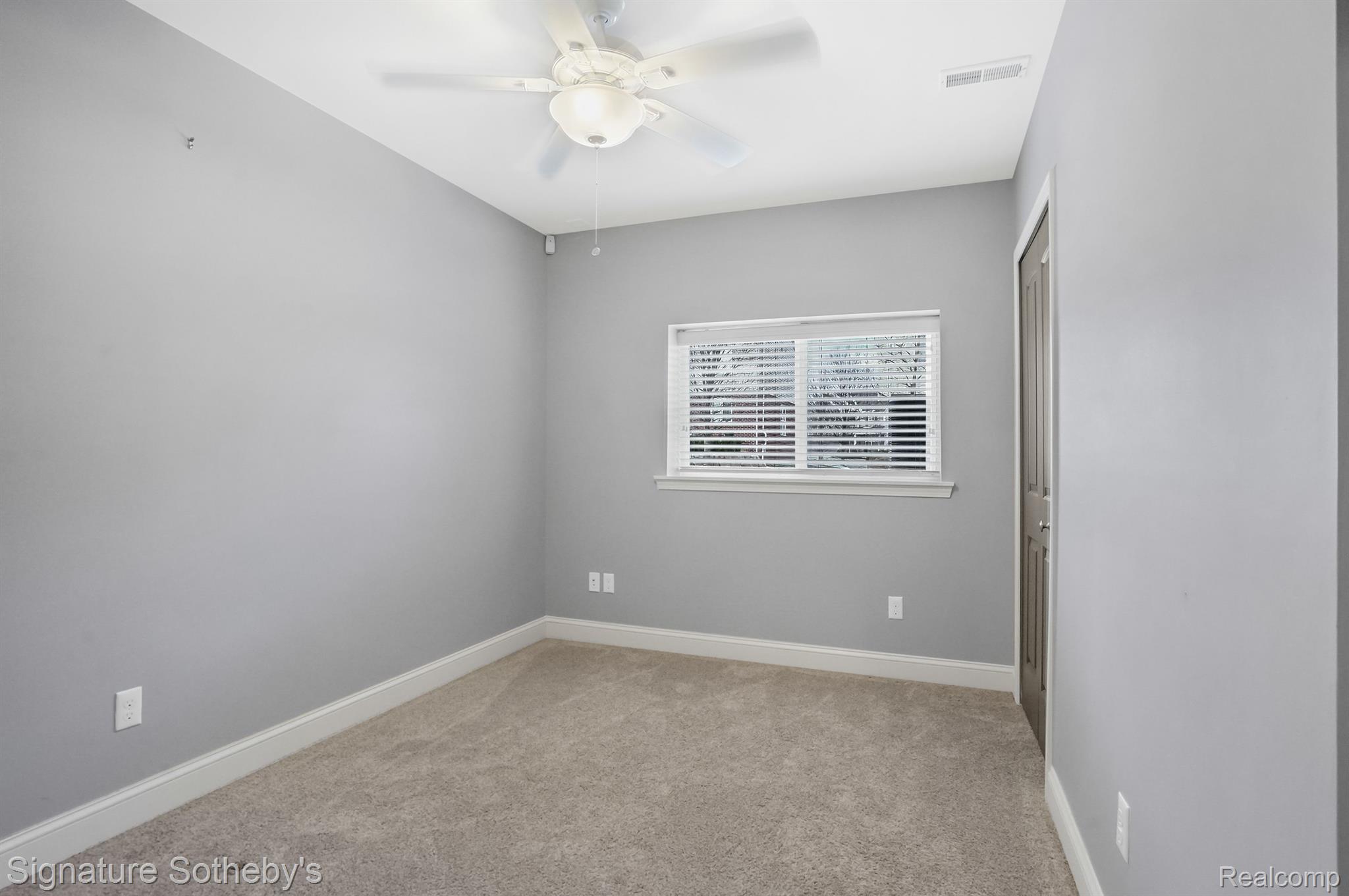 1237 GREYTHORNE Drive