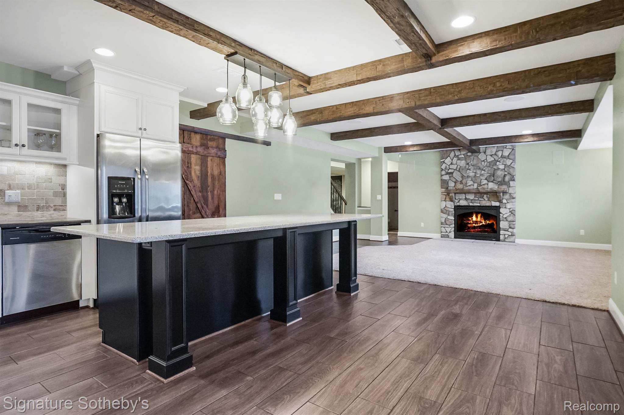 1237 GREYTHORNE Drive