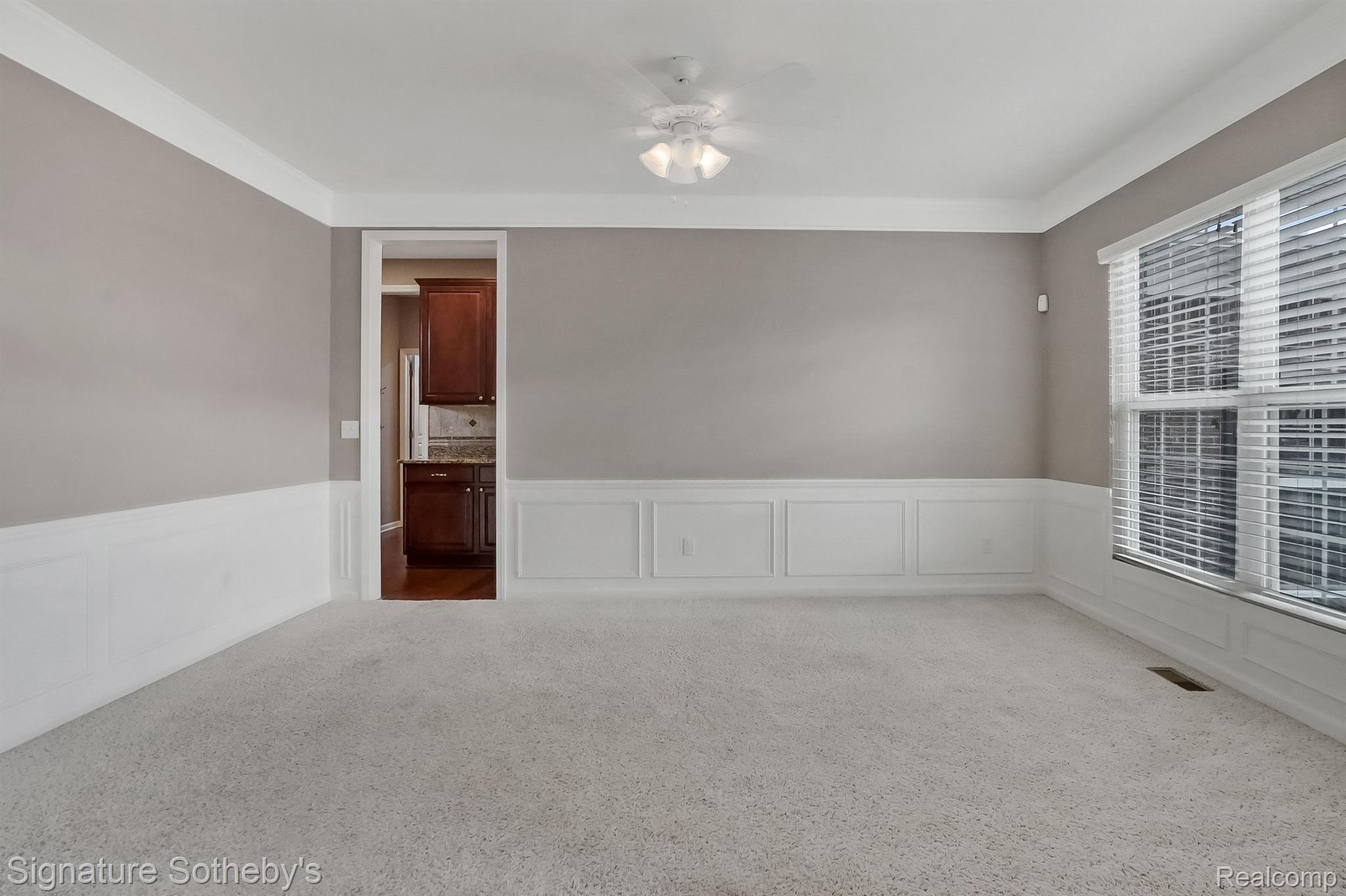 1237 GREYTHORNE Drive