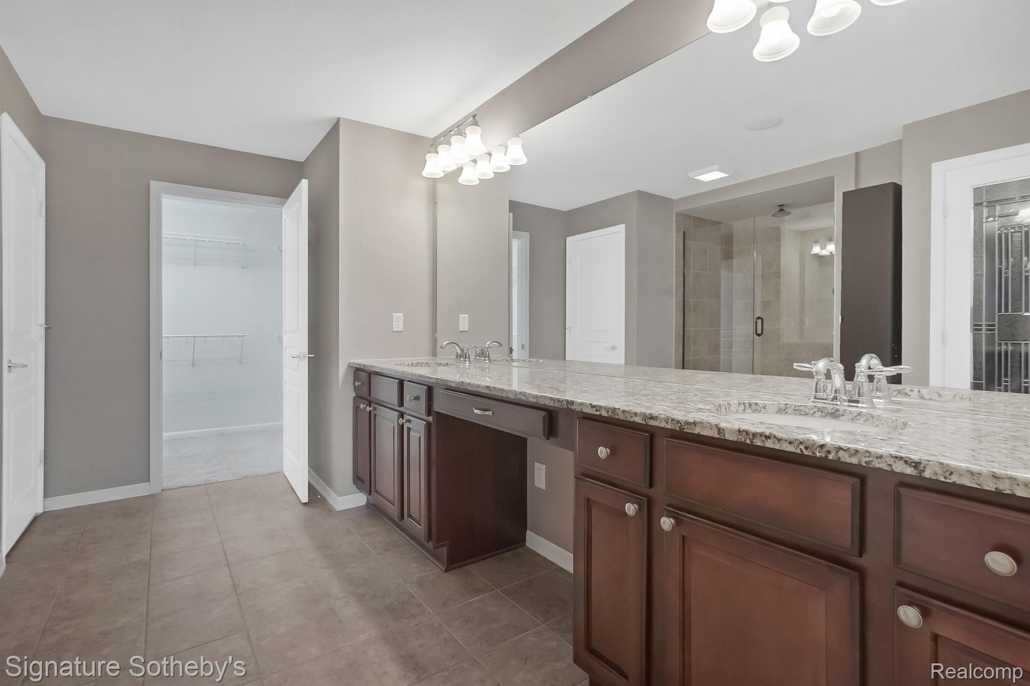 1237 GREYTHORNE Drive