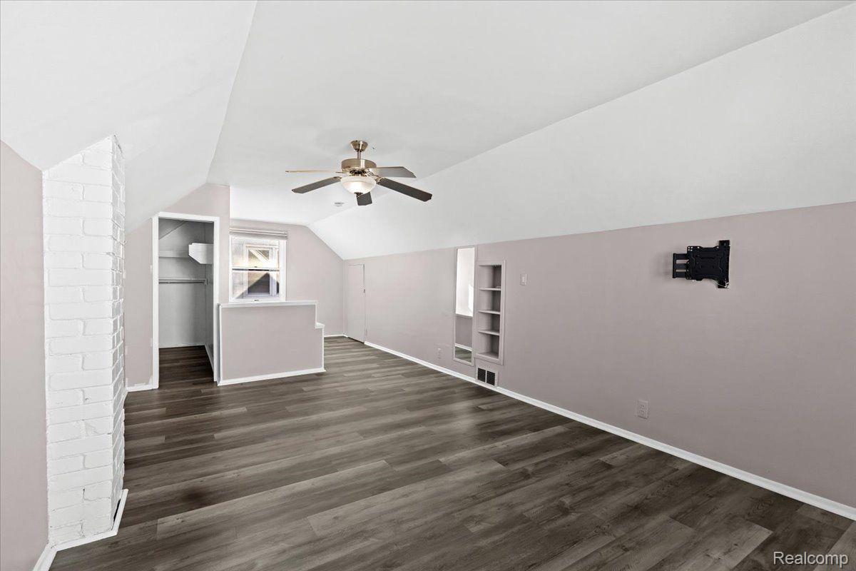 3030 PRAIRIE Avenue