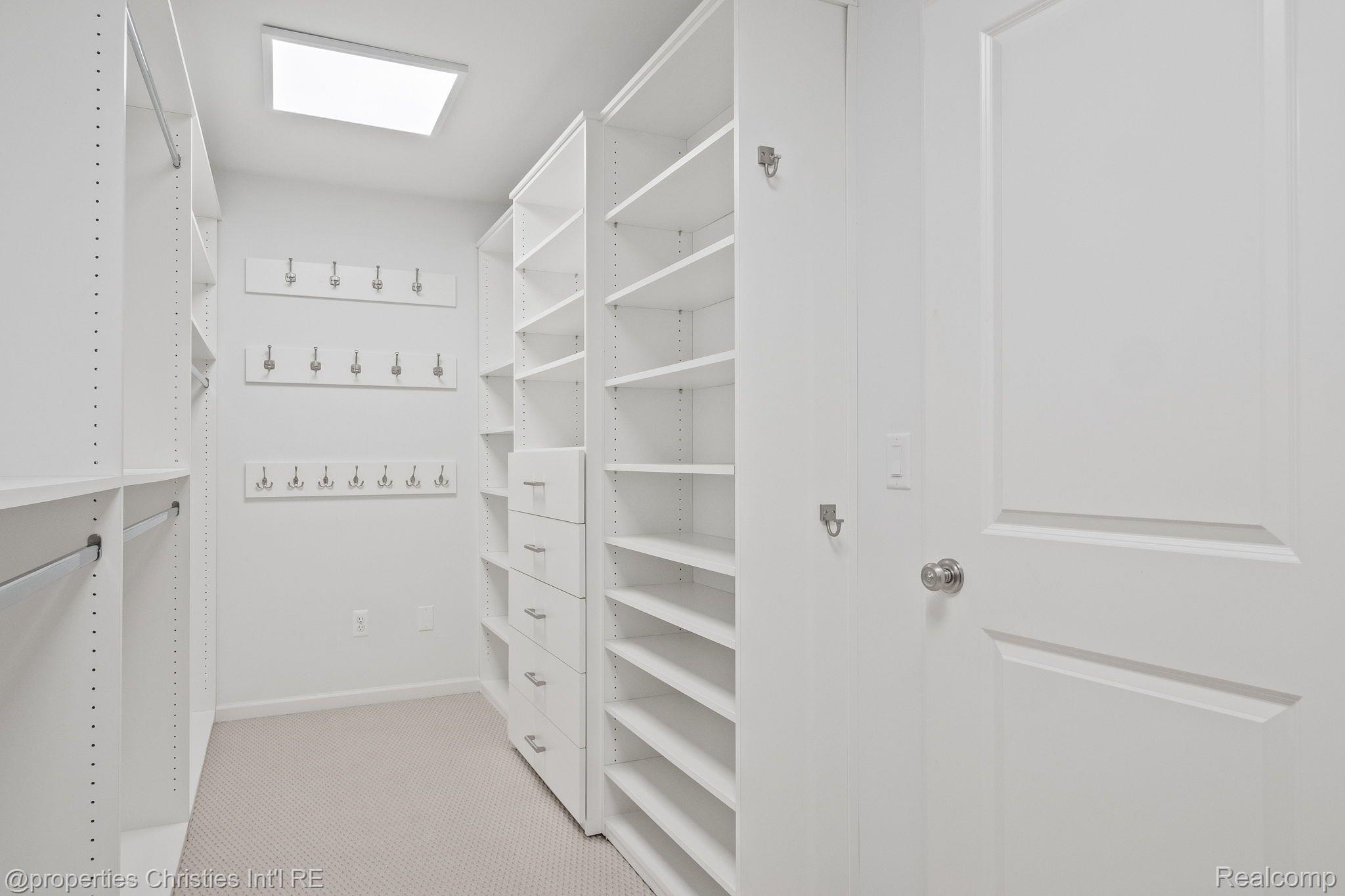 3466 BLOOMFIELD CLUB Drive