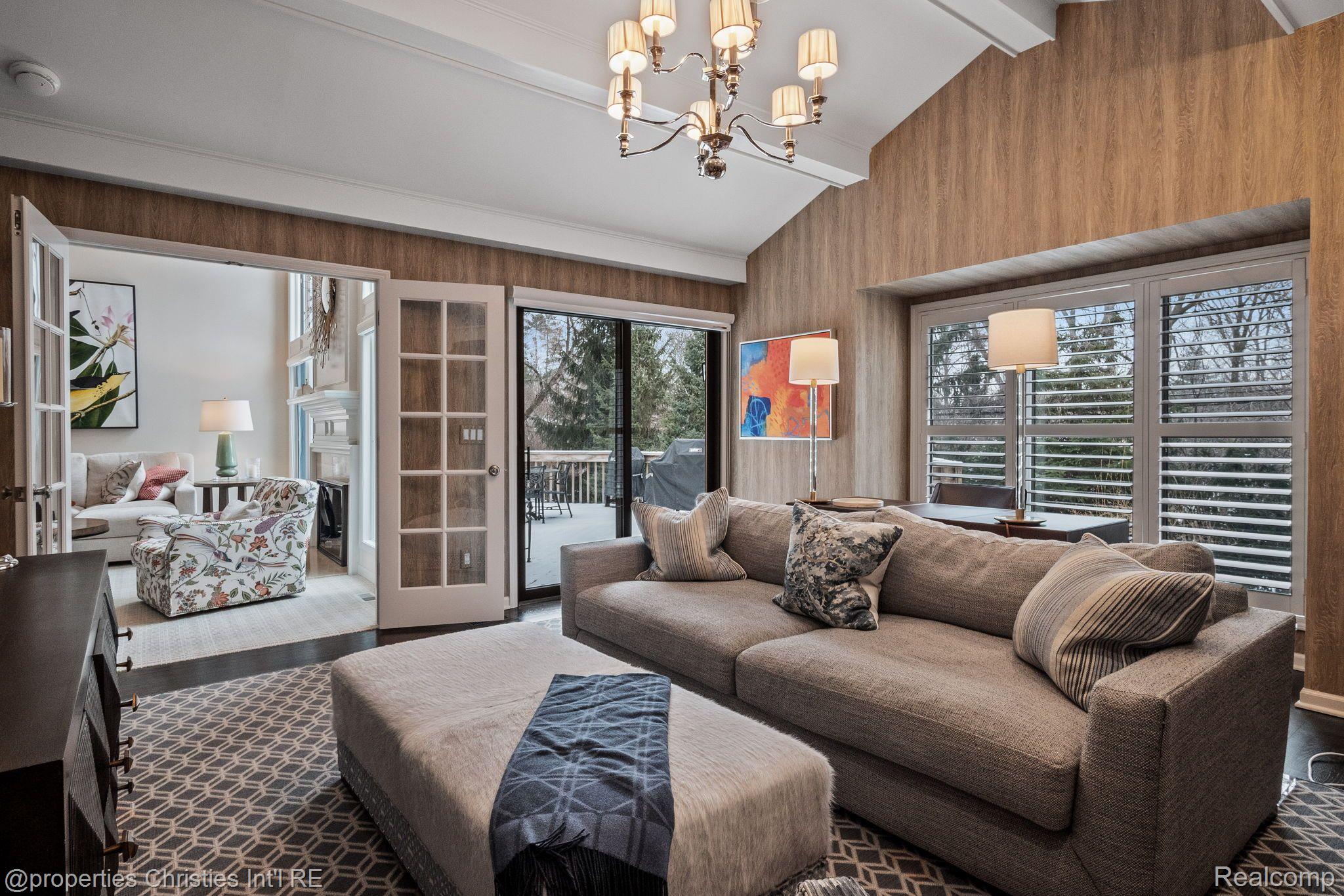 3466 BLOOMFIELD CLUB Drive