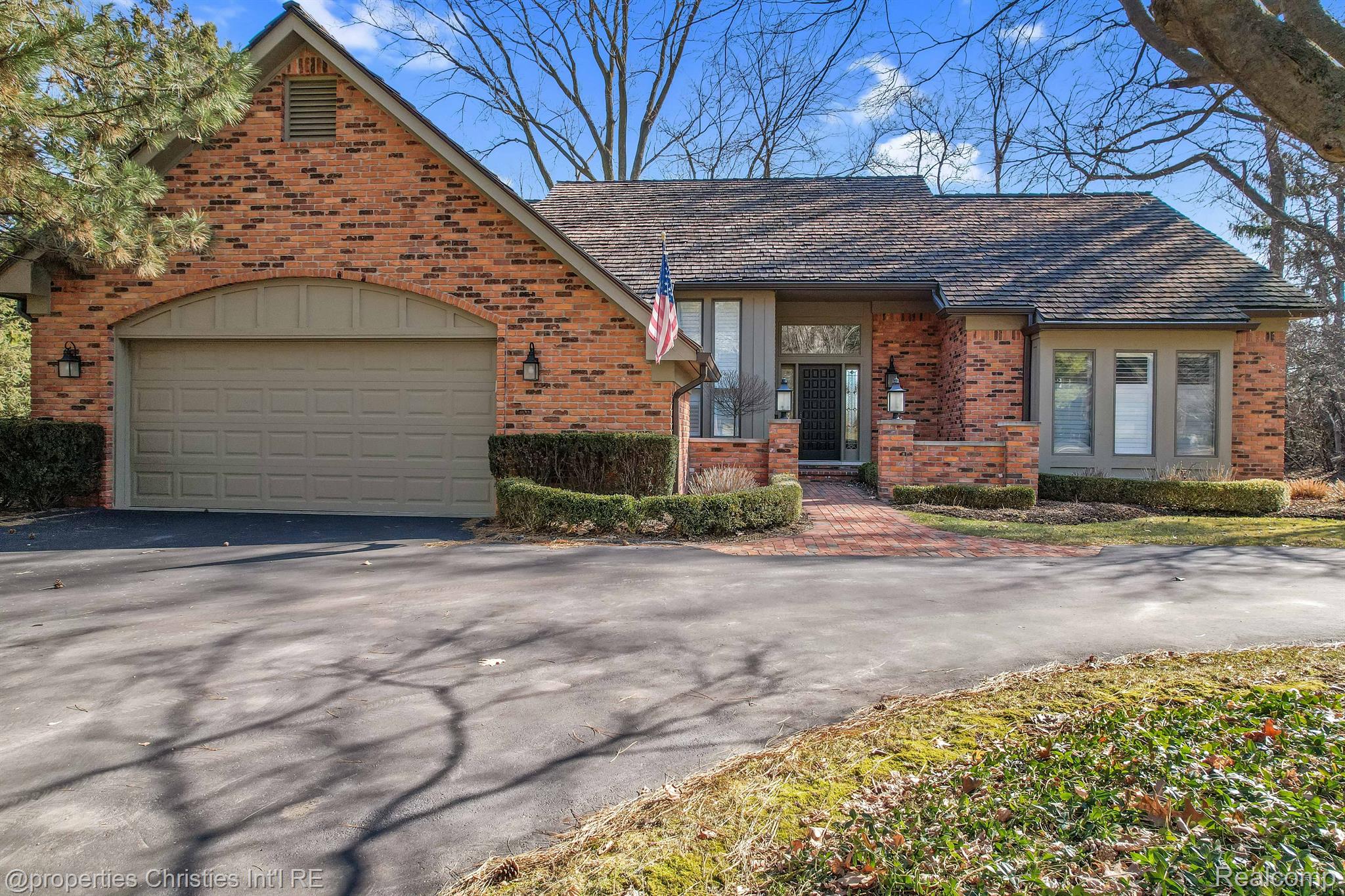 3466 BLOOMFIELD CLUB Drive