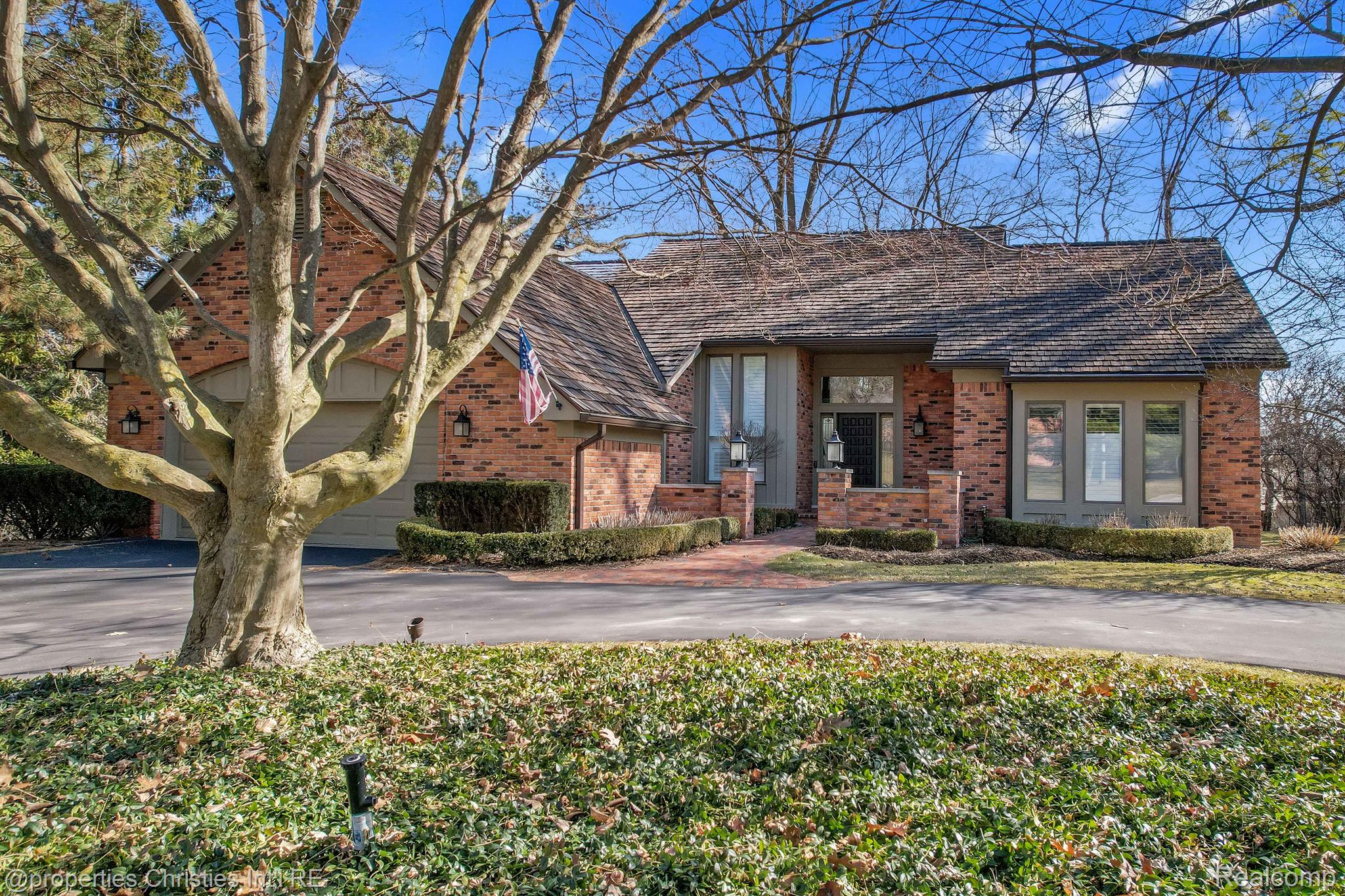 3466 BLOOMFIELD CLUB Drive