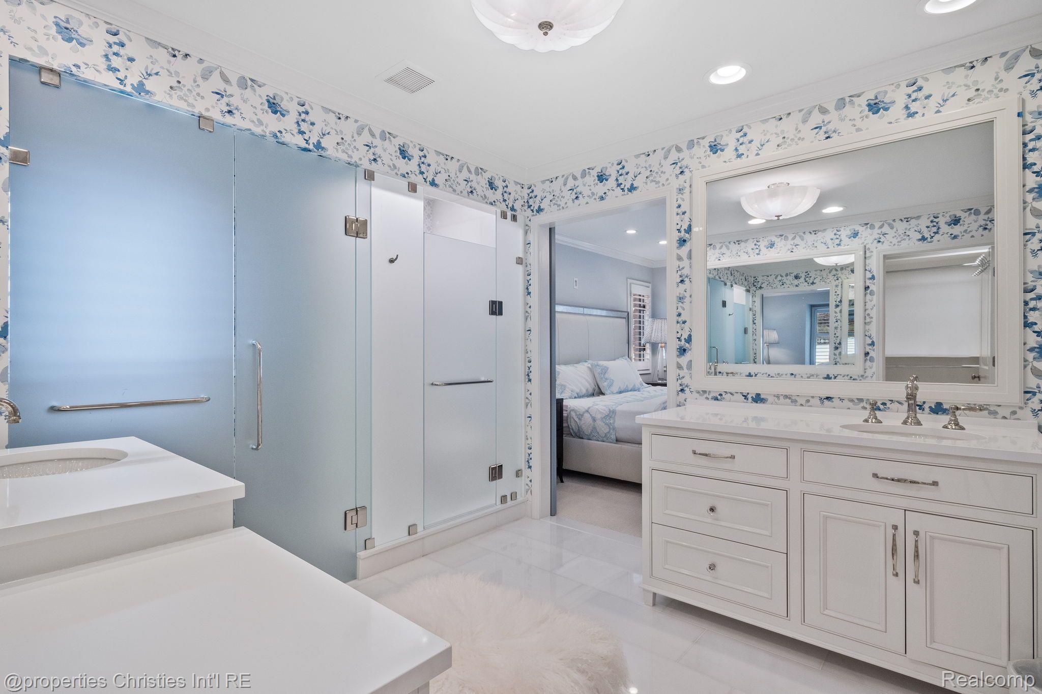 3466 BLOOMFIELD CLUB Drive