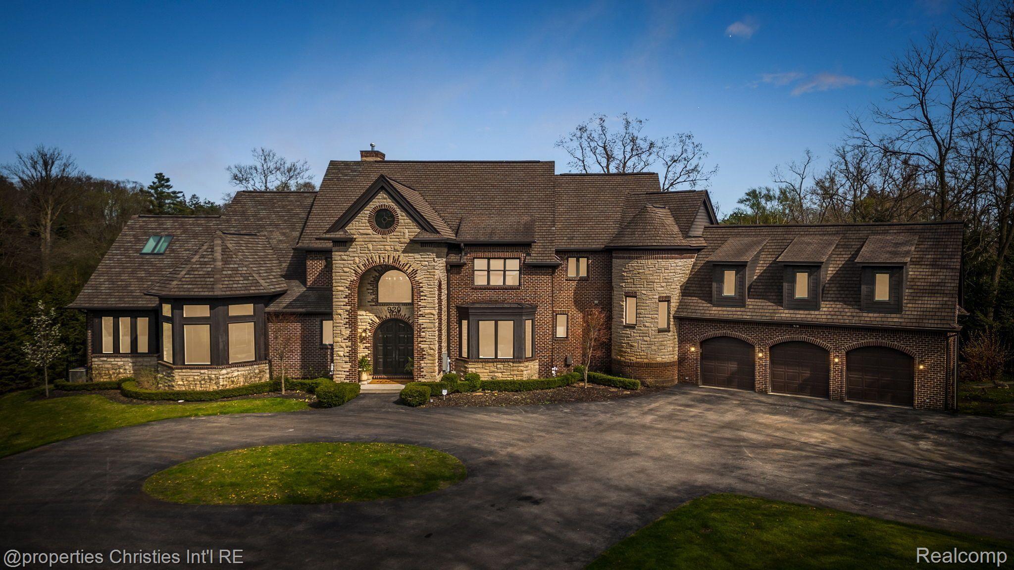 920 SOUTHDOWN Road