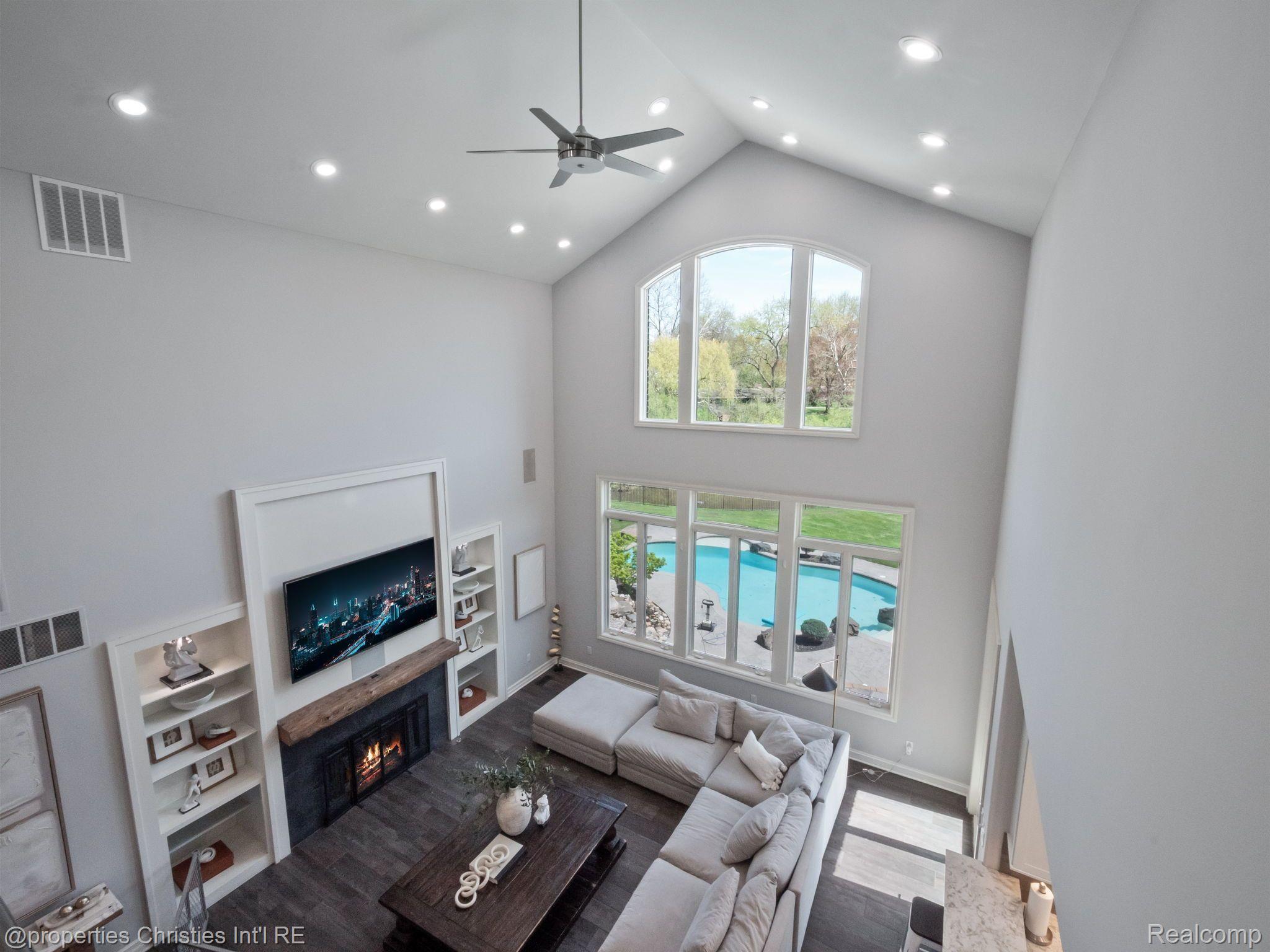 920 SOUTHDOWN Road