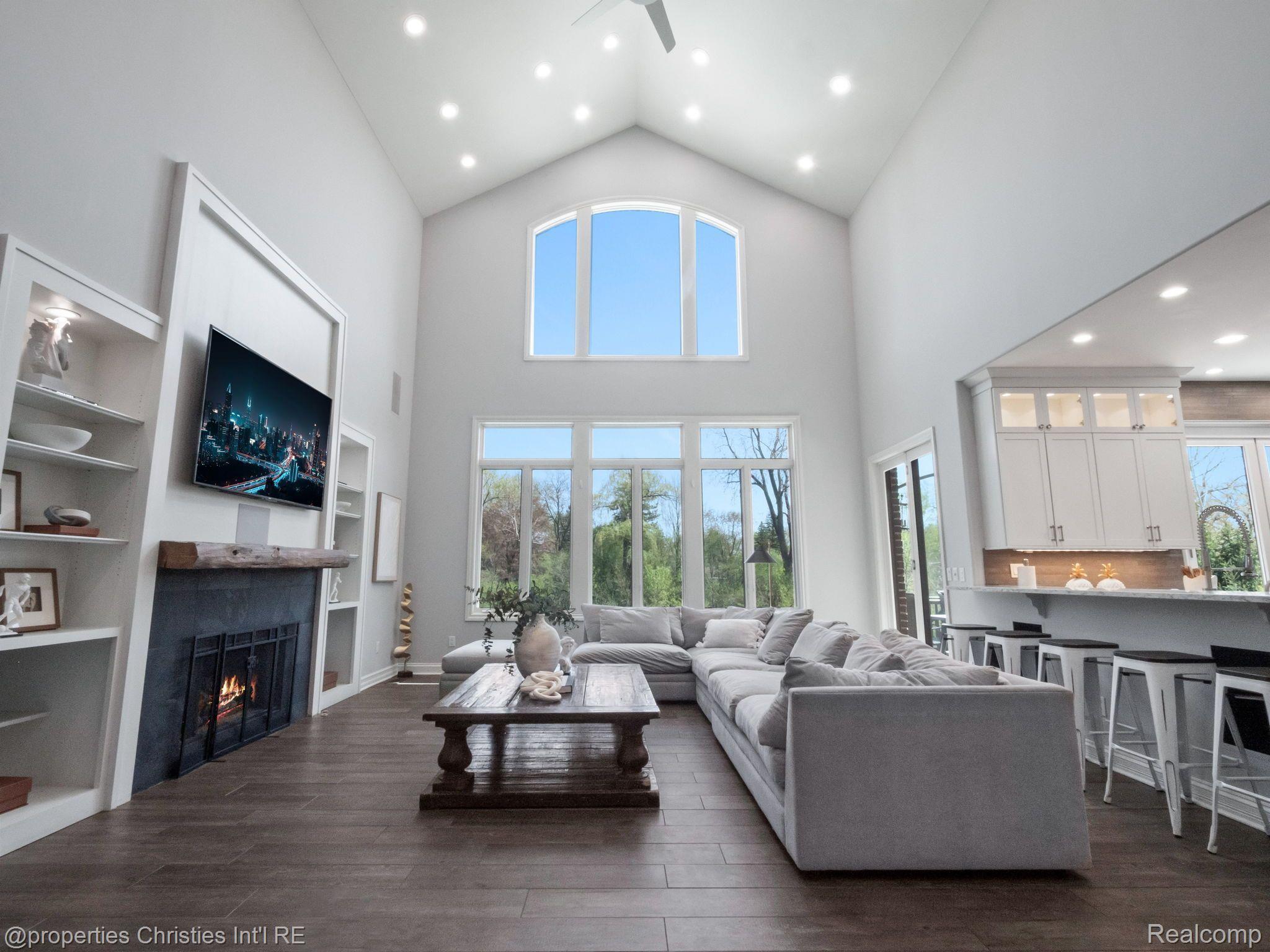 920 SOUTHDOWN Road