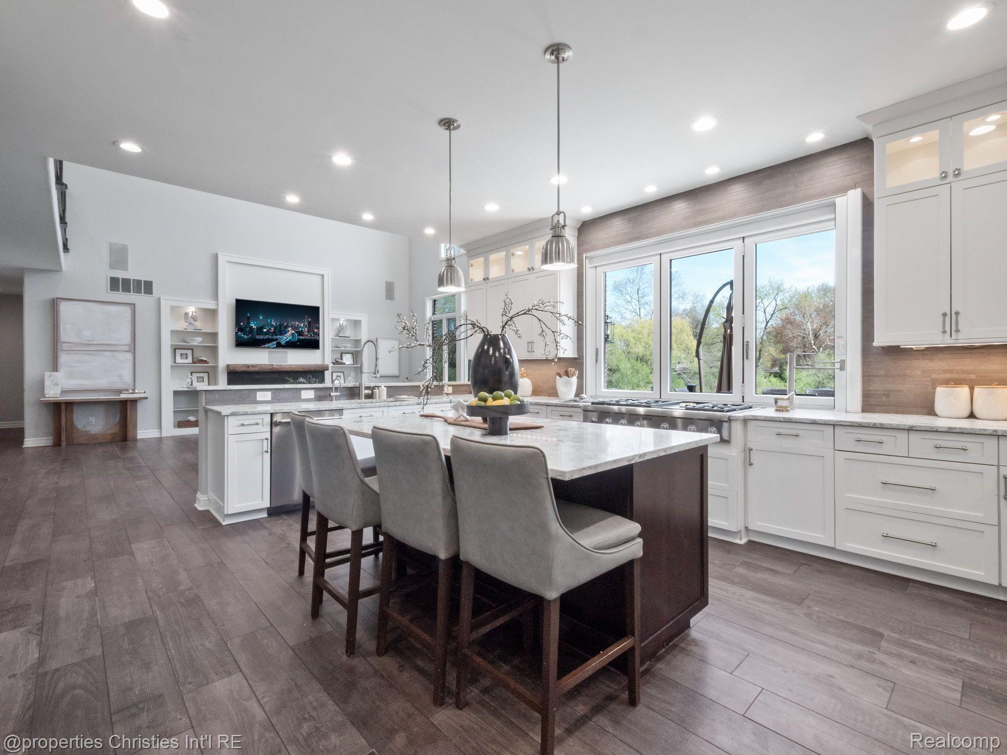 920 SOUTHDOWN Road