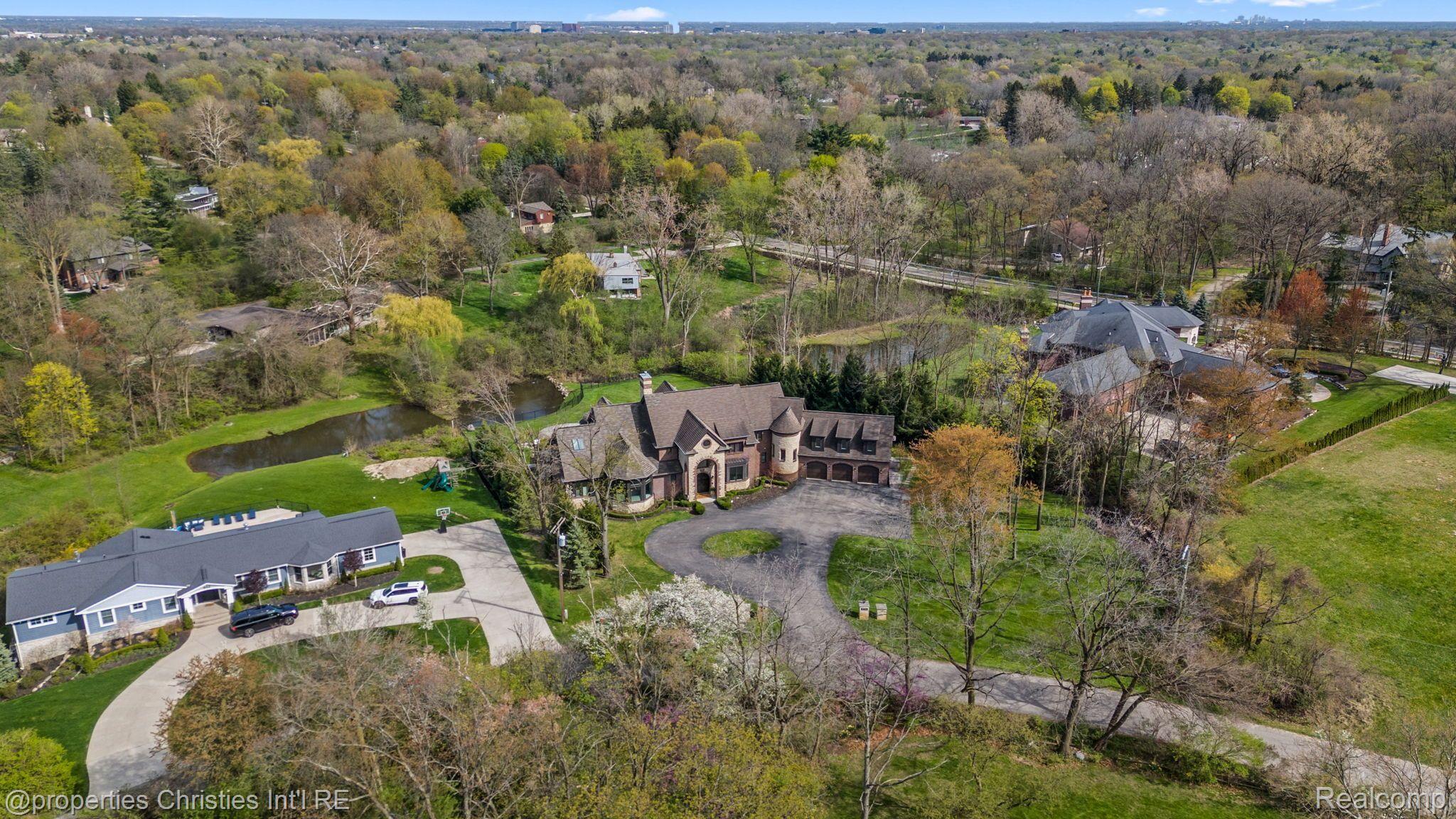 920 SOUTHDOWN Road