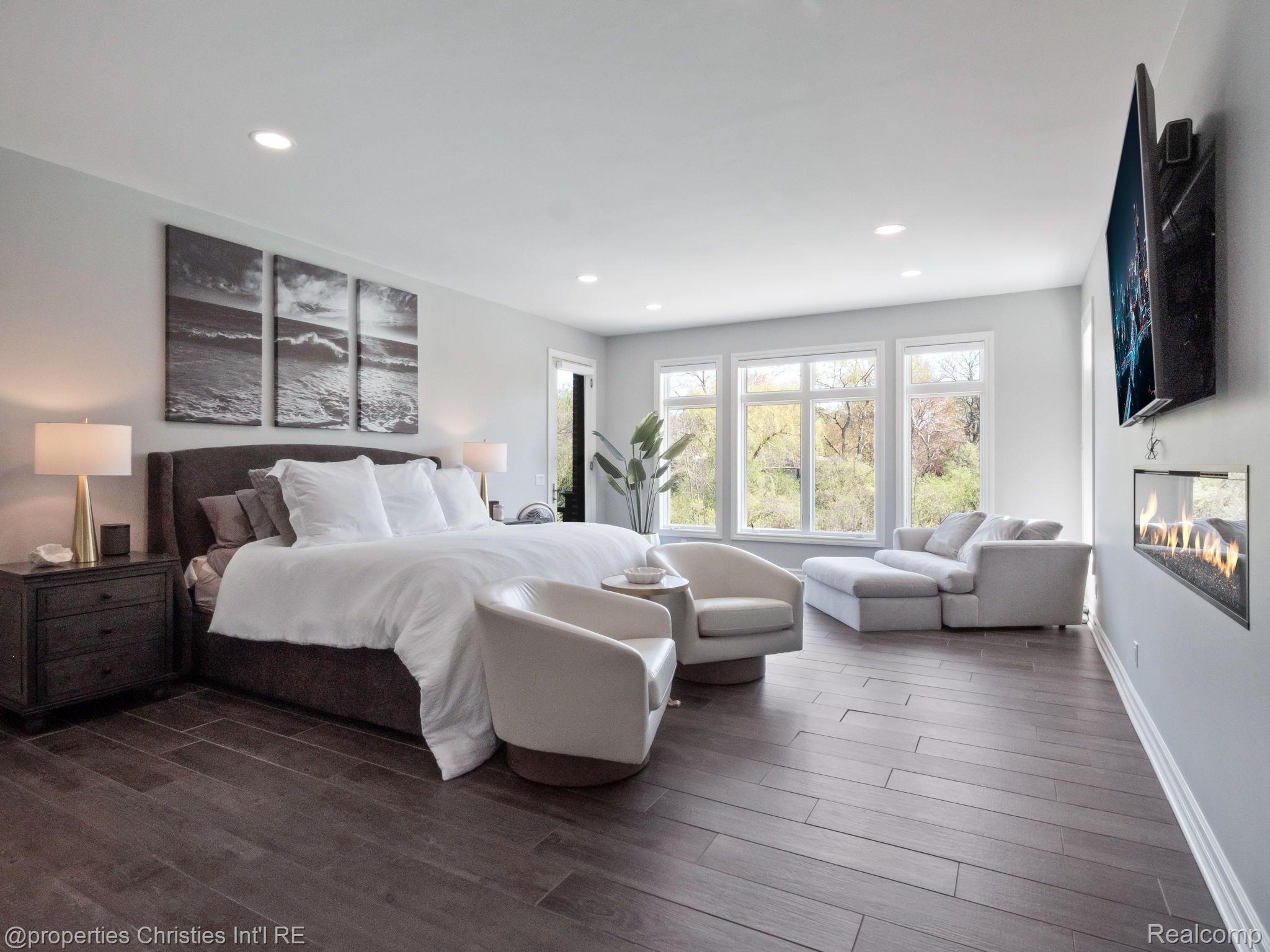 920 SOUTHDOWN Road
