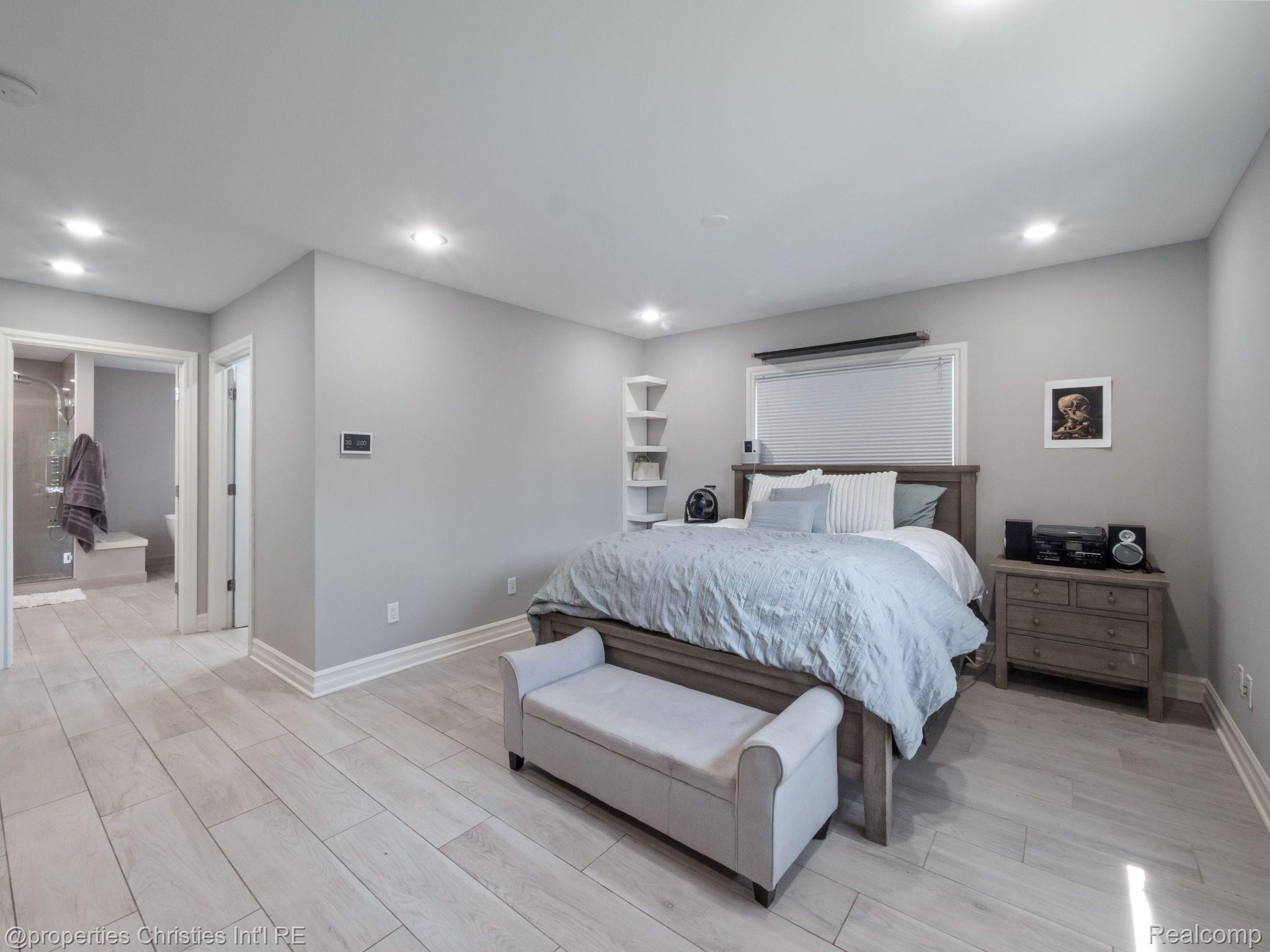 920 SOUTHDOWN Road