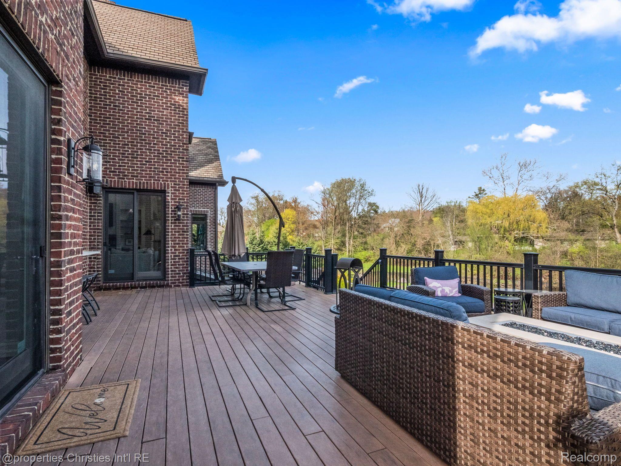 920 SOUTHDOWN Road