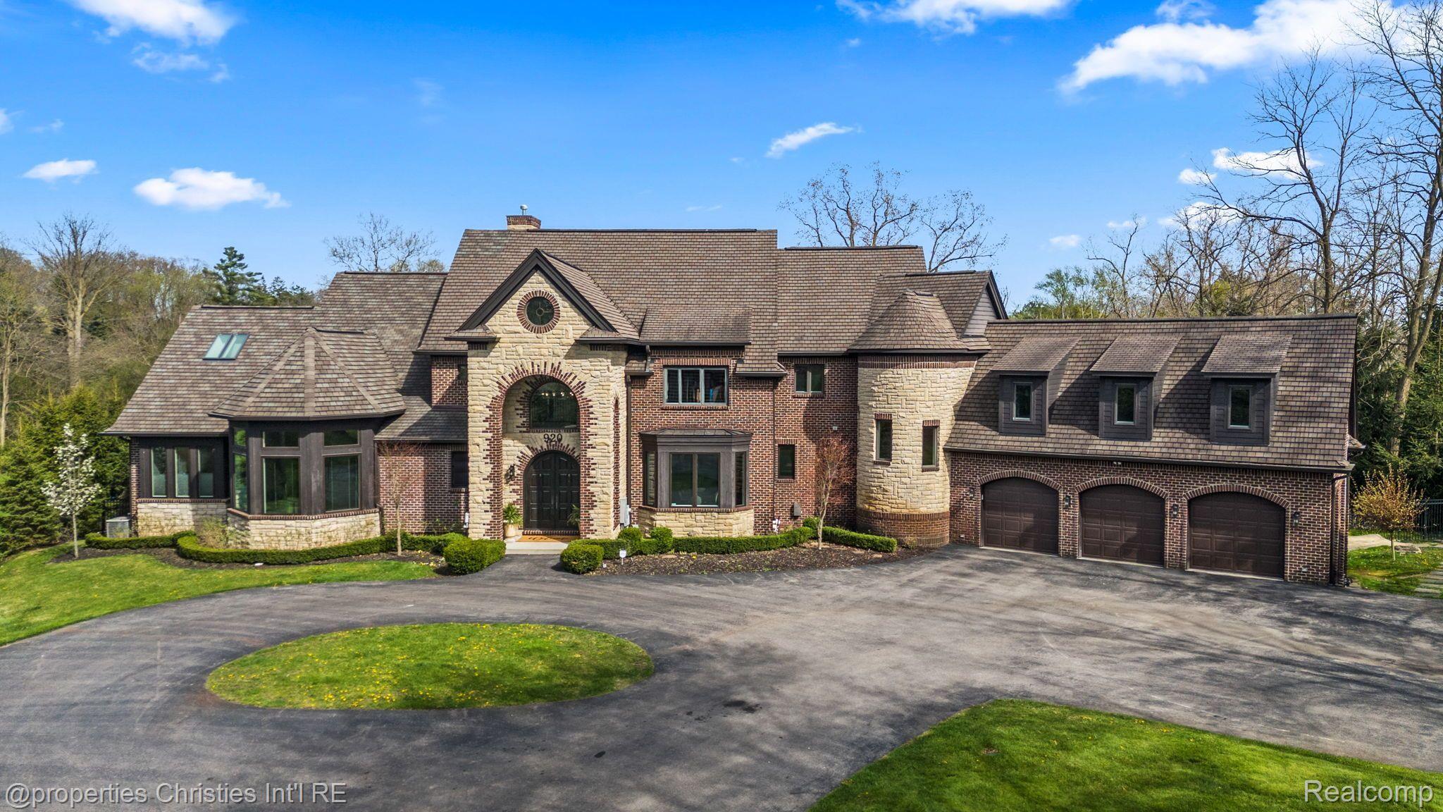 920 SOUTHDOWN Road