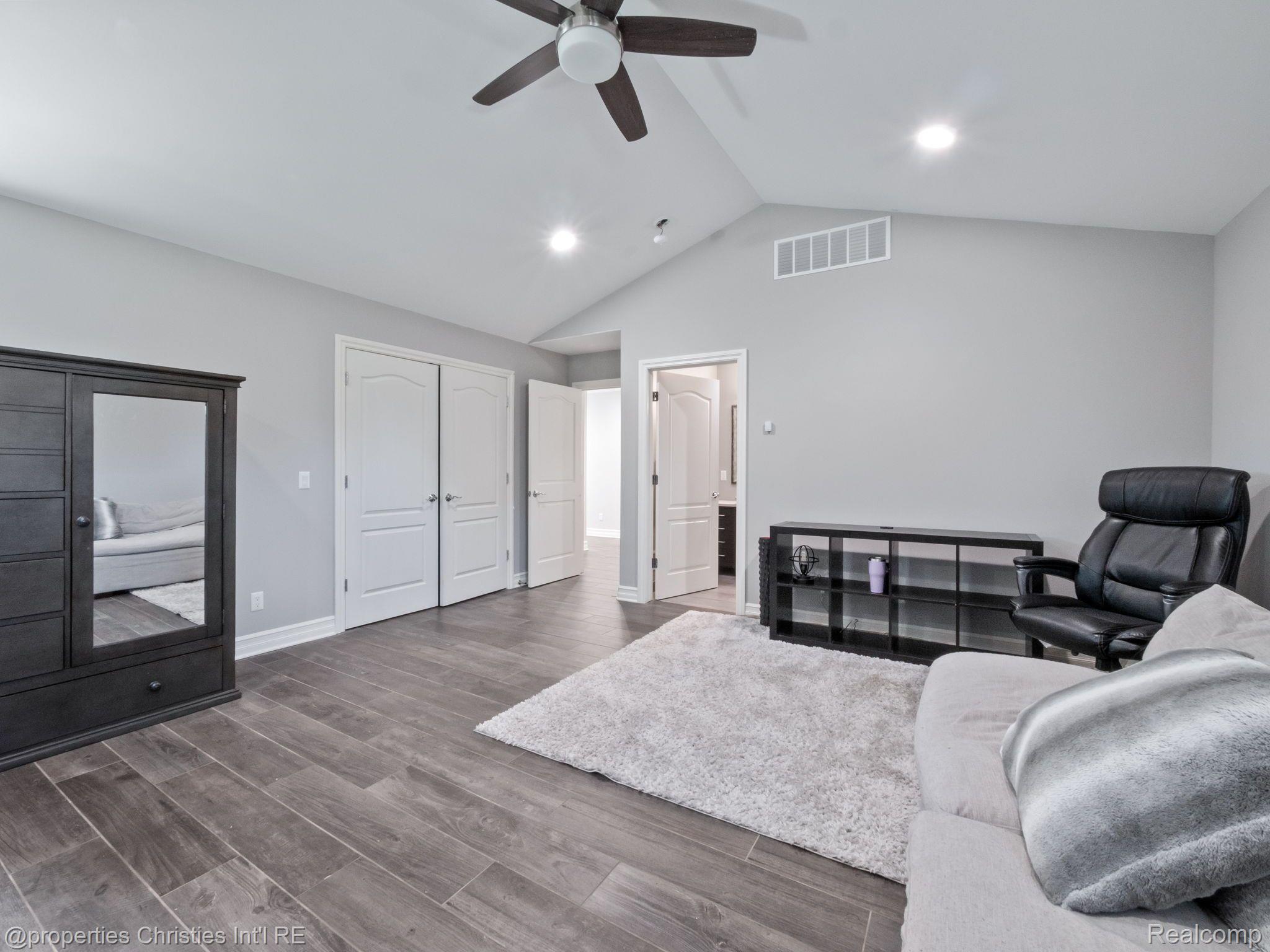 920 SOUTHDOWN Road