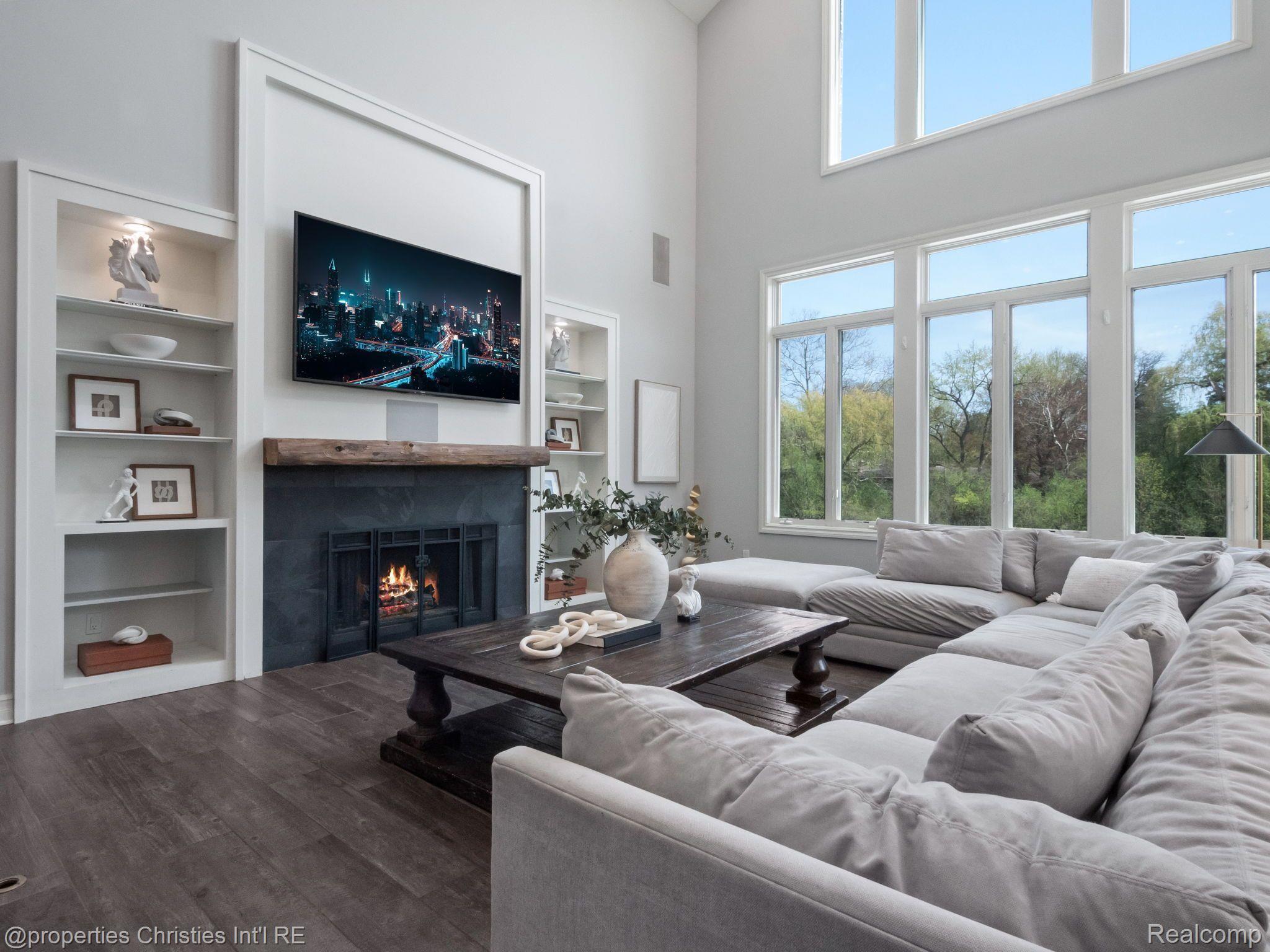 920 SOUTHDOWN Road