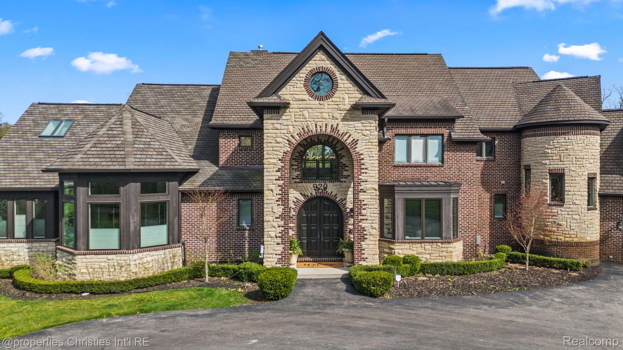 920 SOUTHDOWN Road