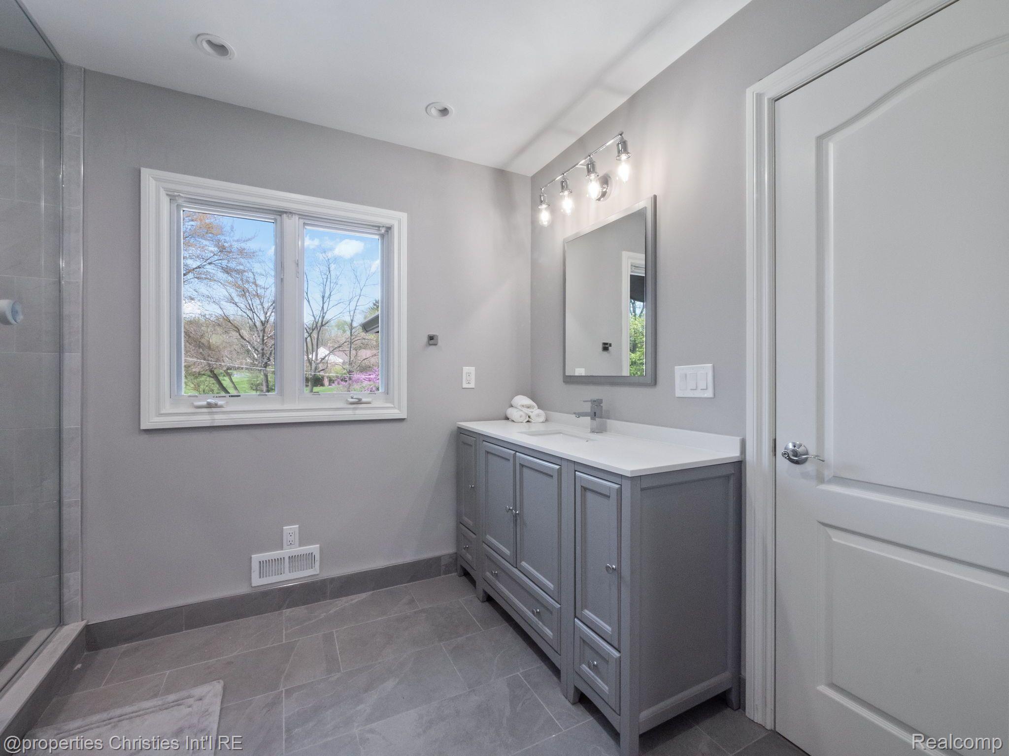 920 SOUTHDOWN Road