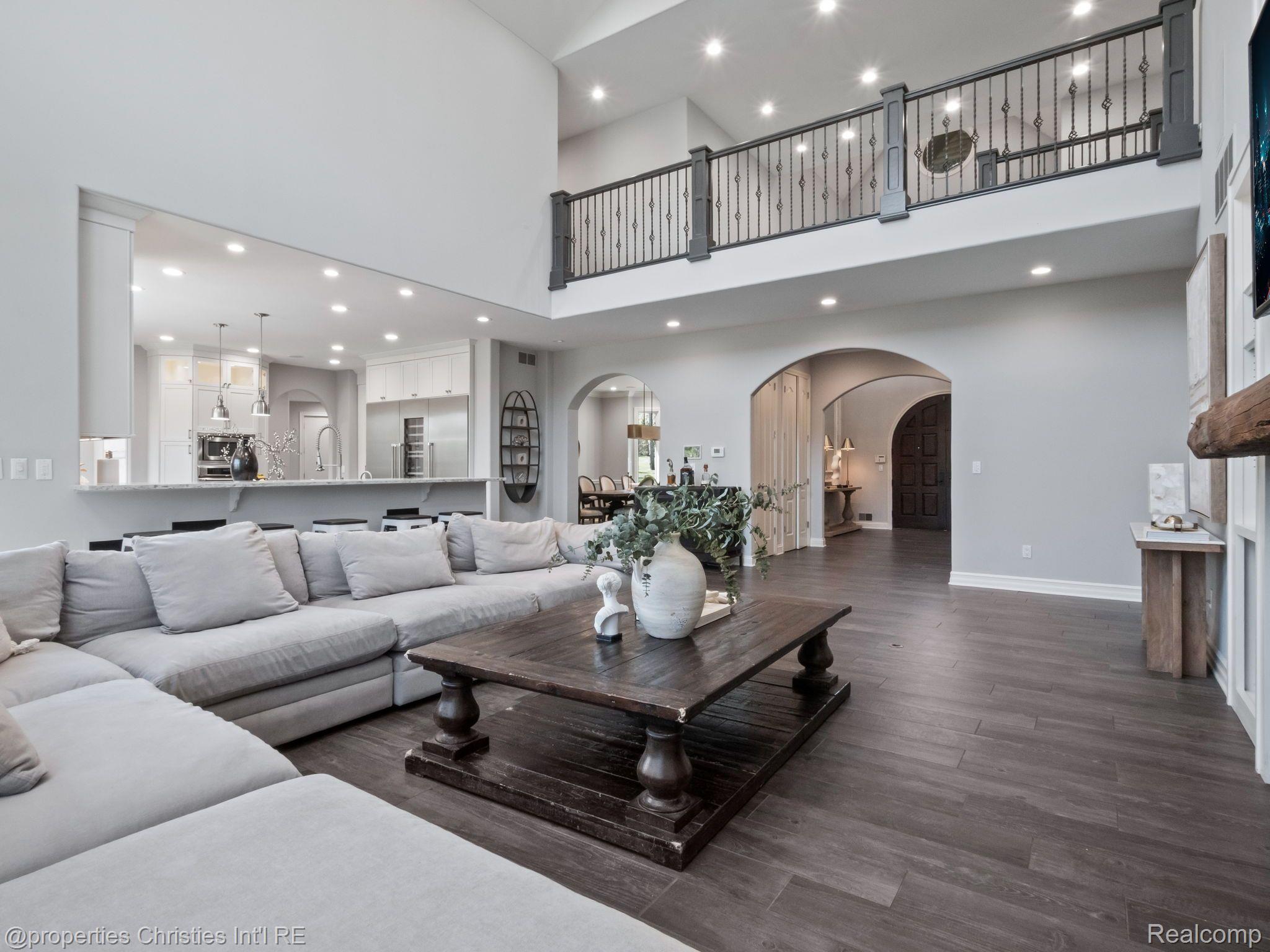 920 SOUTHDOWN Road