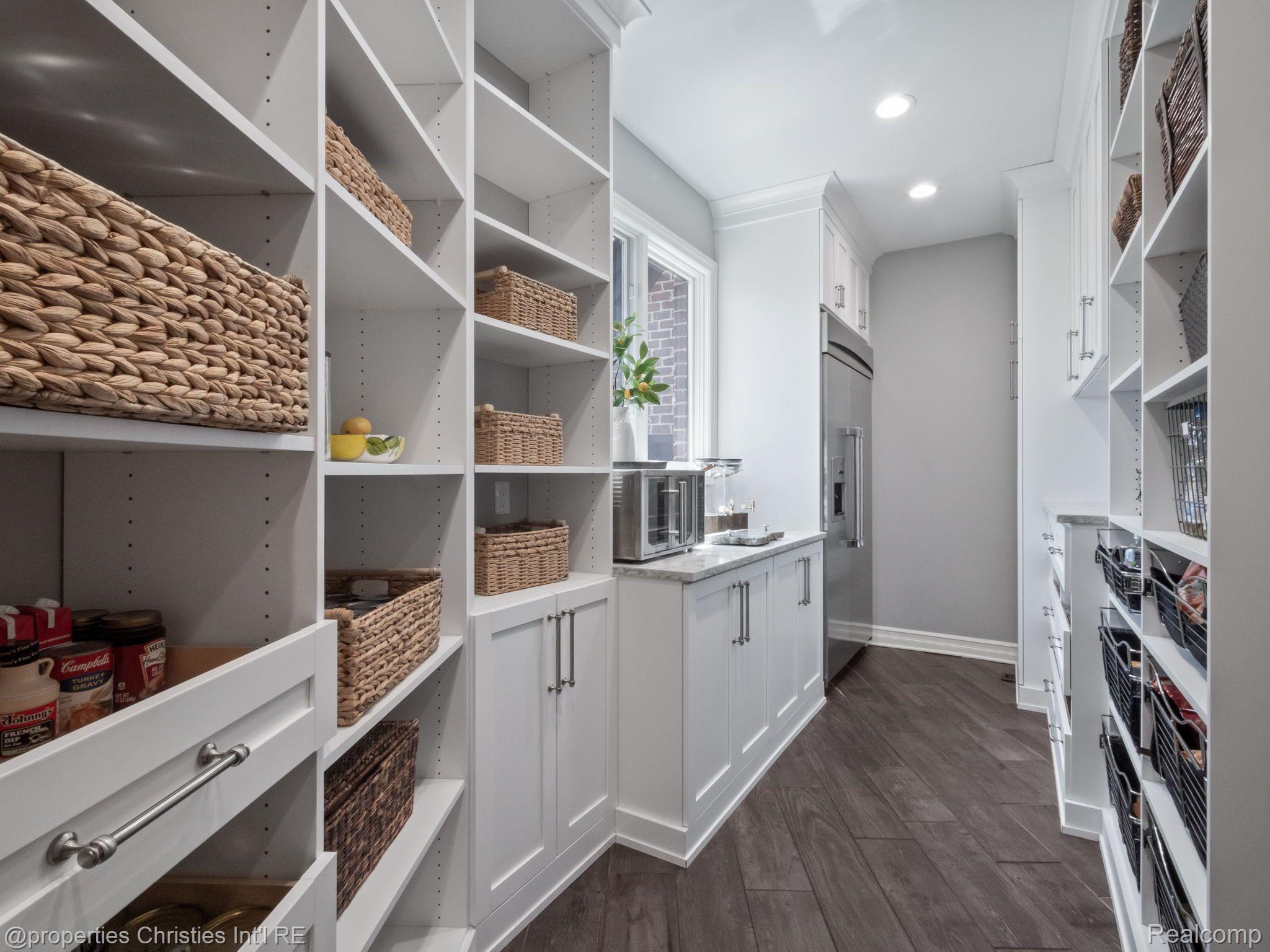 920 SOUTHDOWN Road