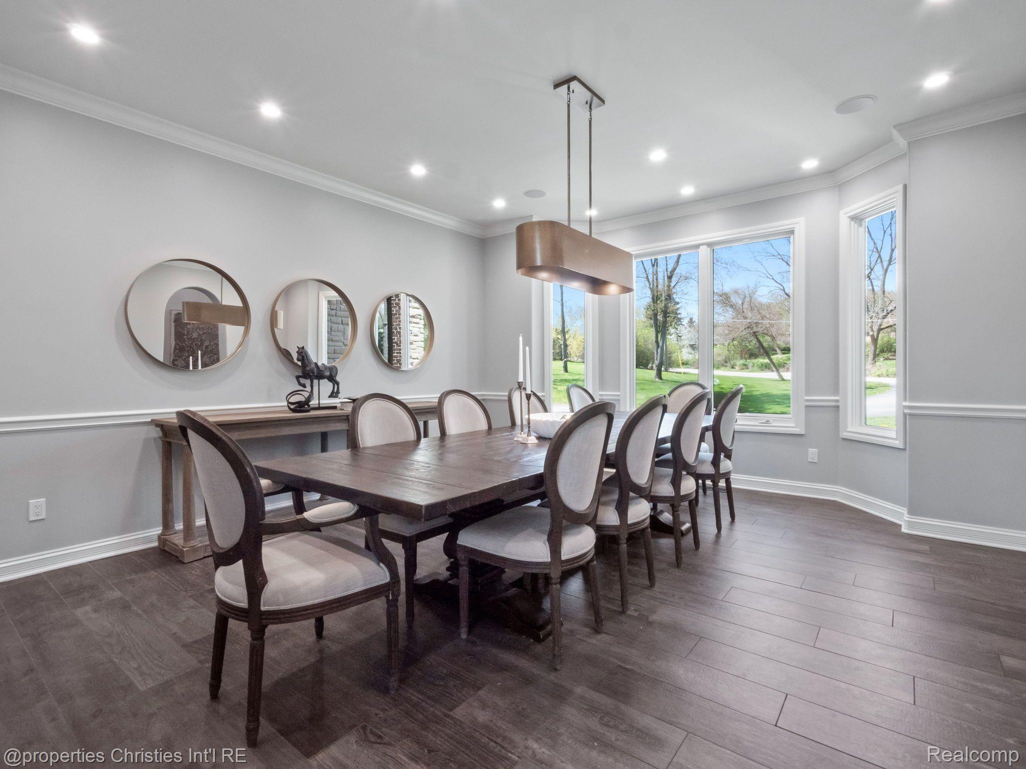 920 SOUTHDOWN Road