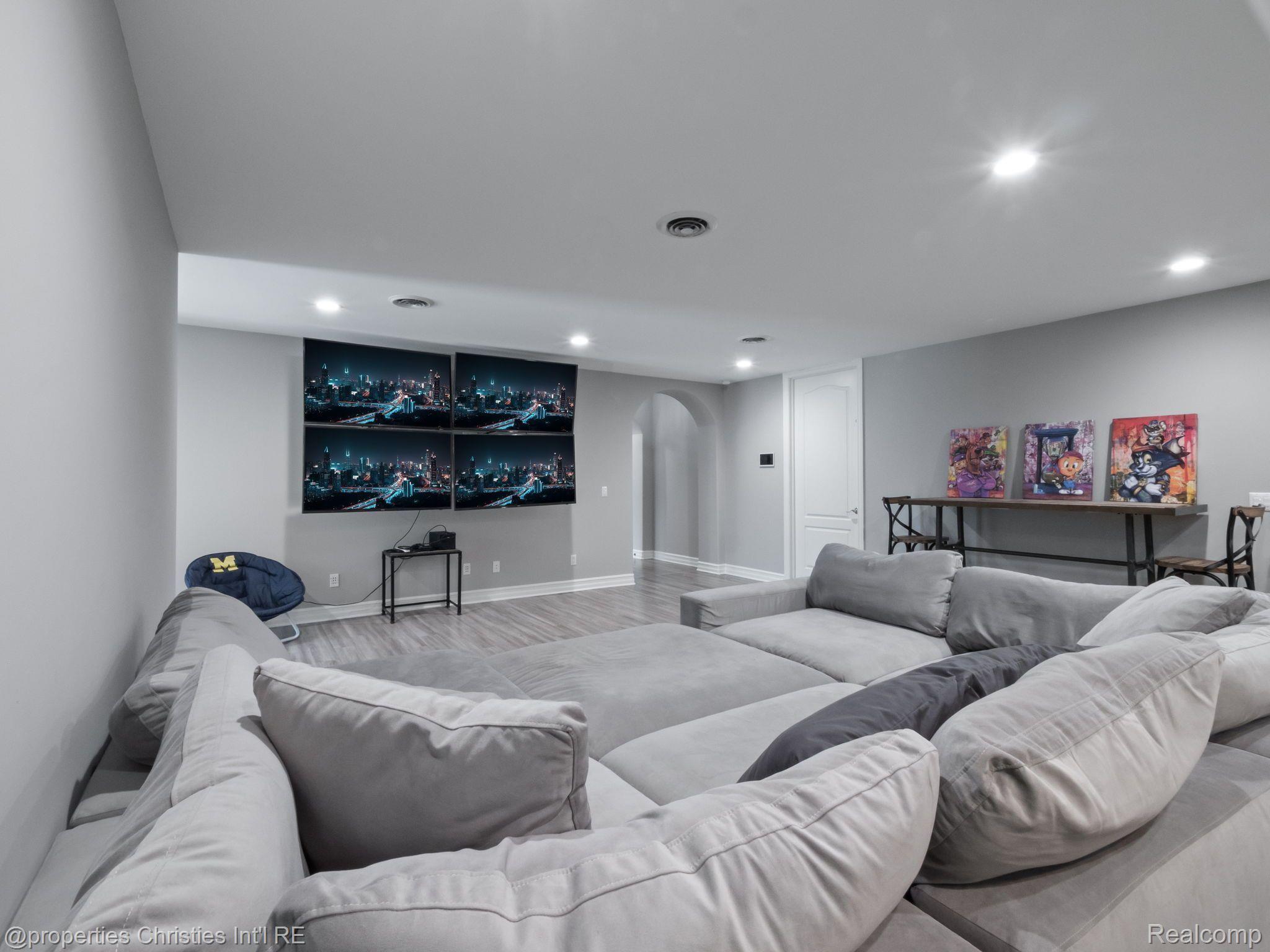 920 SOUTHDOWN Road