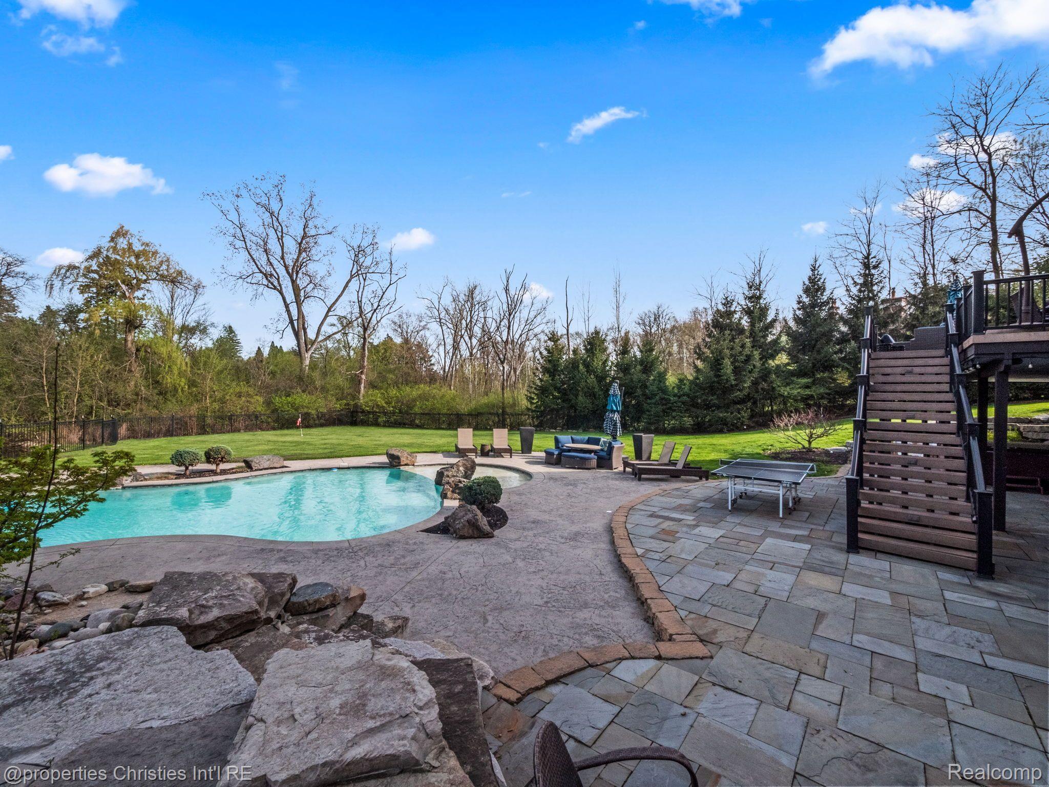 920 SOUTHDOWN Road