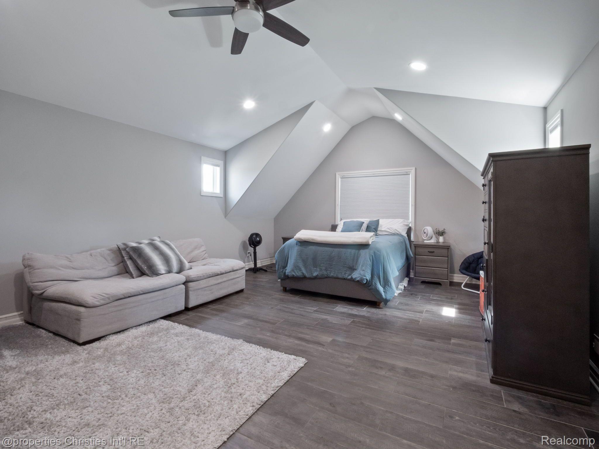 920 SOUTHDOWN Road