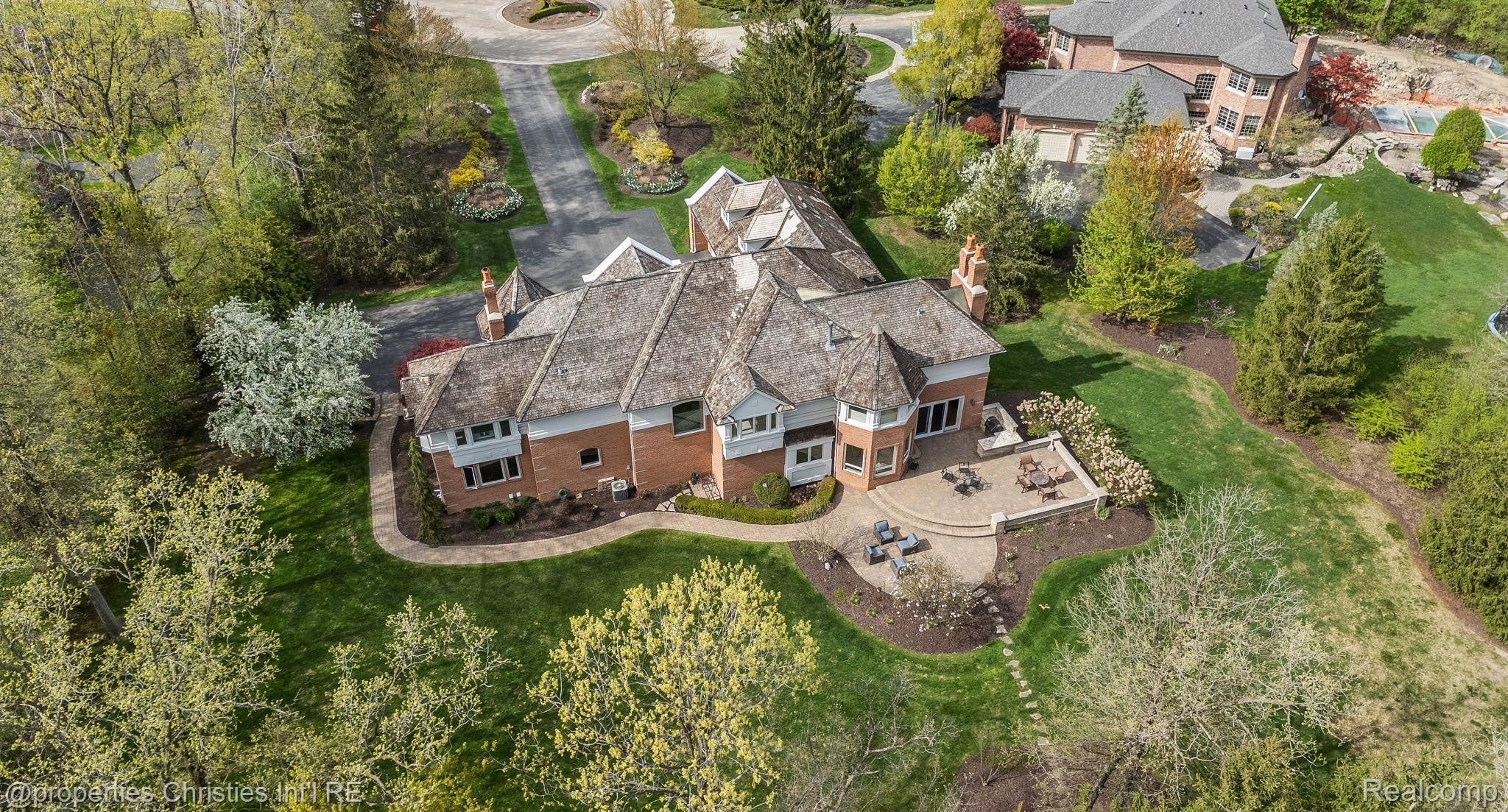 23755 WOODLYNNE Drive