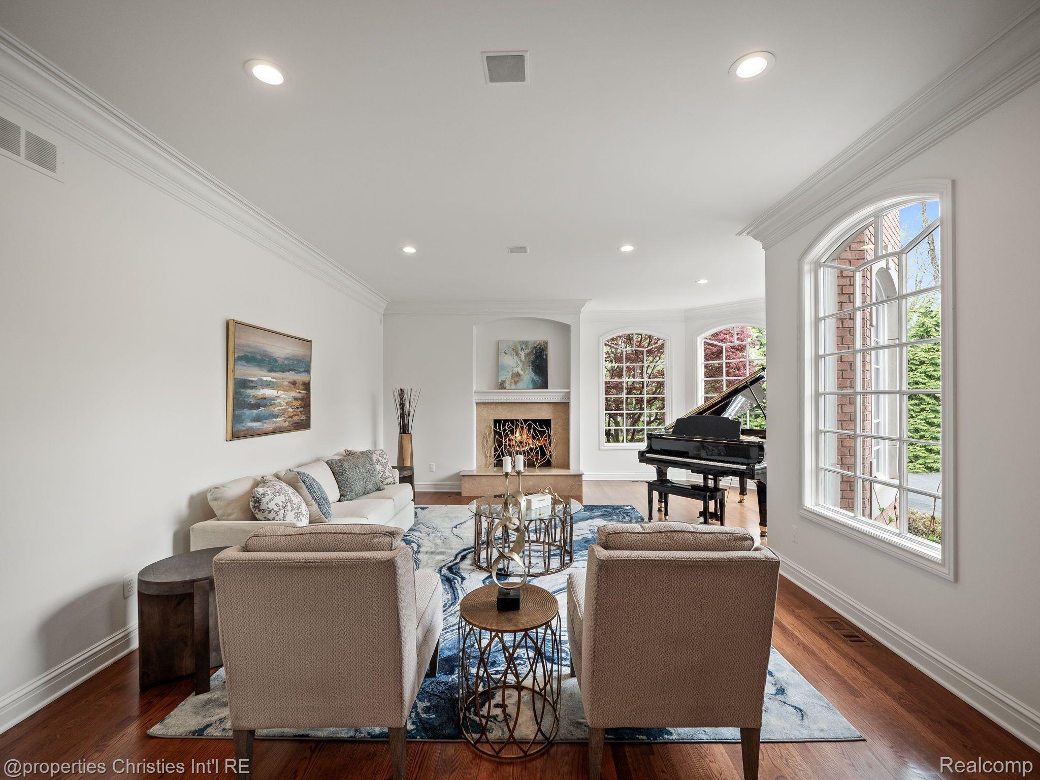 23755 WOODLYNNE Drive