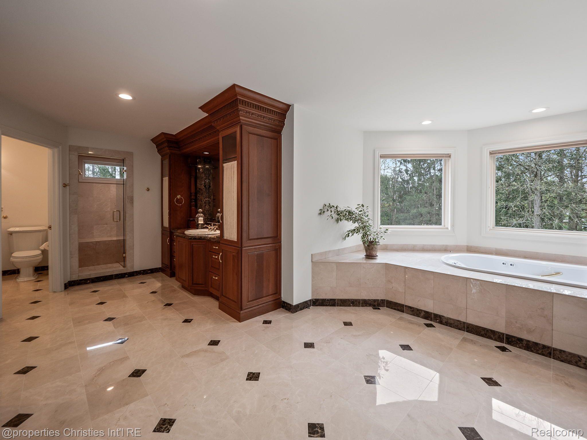 23755 WOODLYNNE Drive