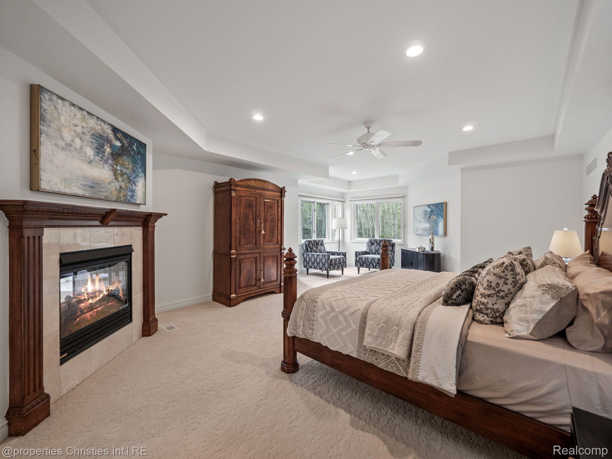 23755 WOODLYNNE Drive