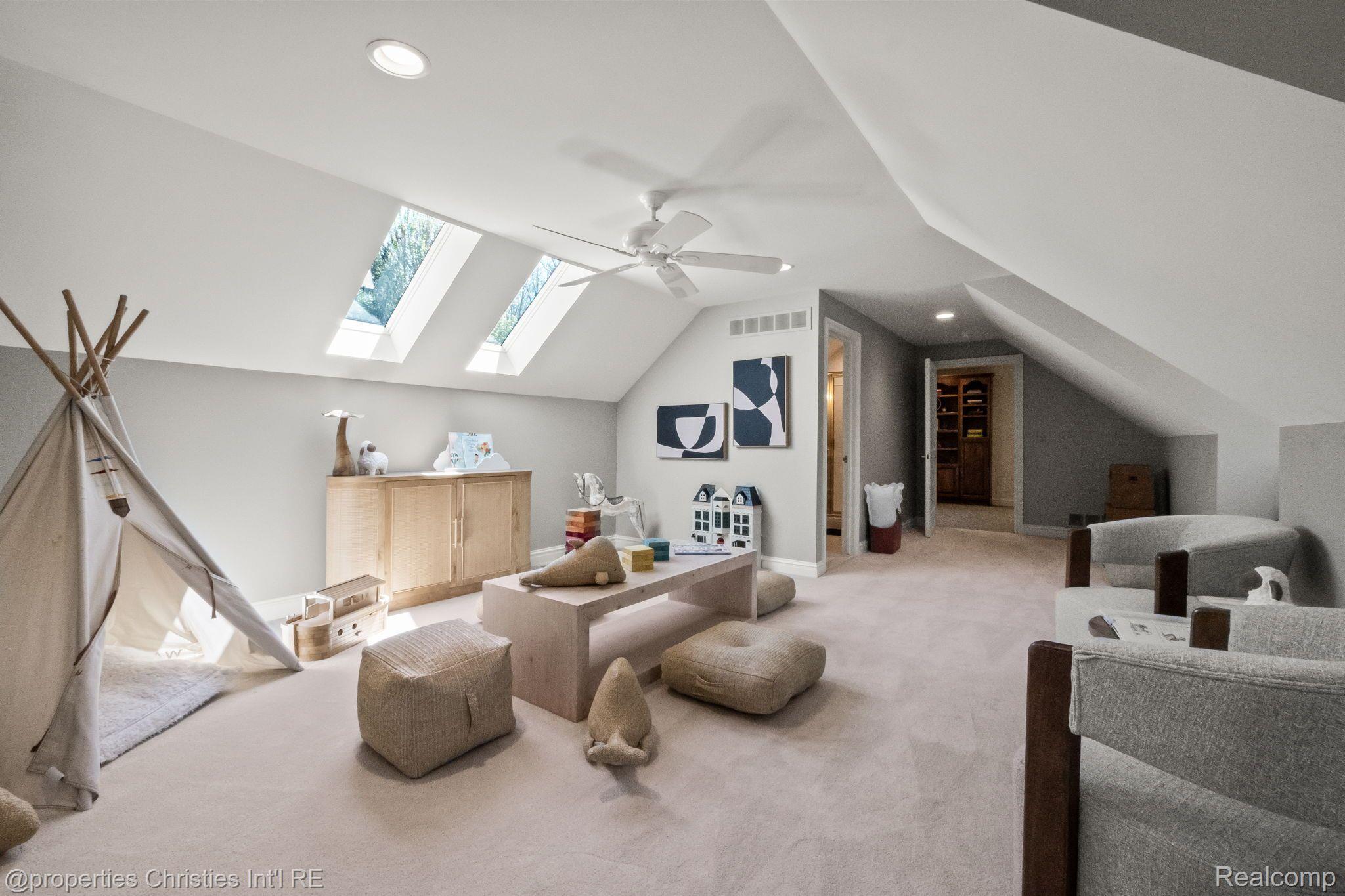 23755 WOODLYNNE Drive