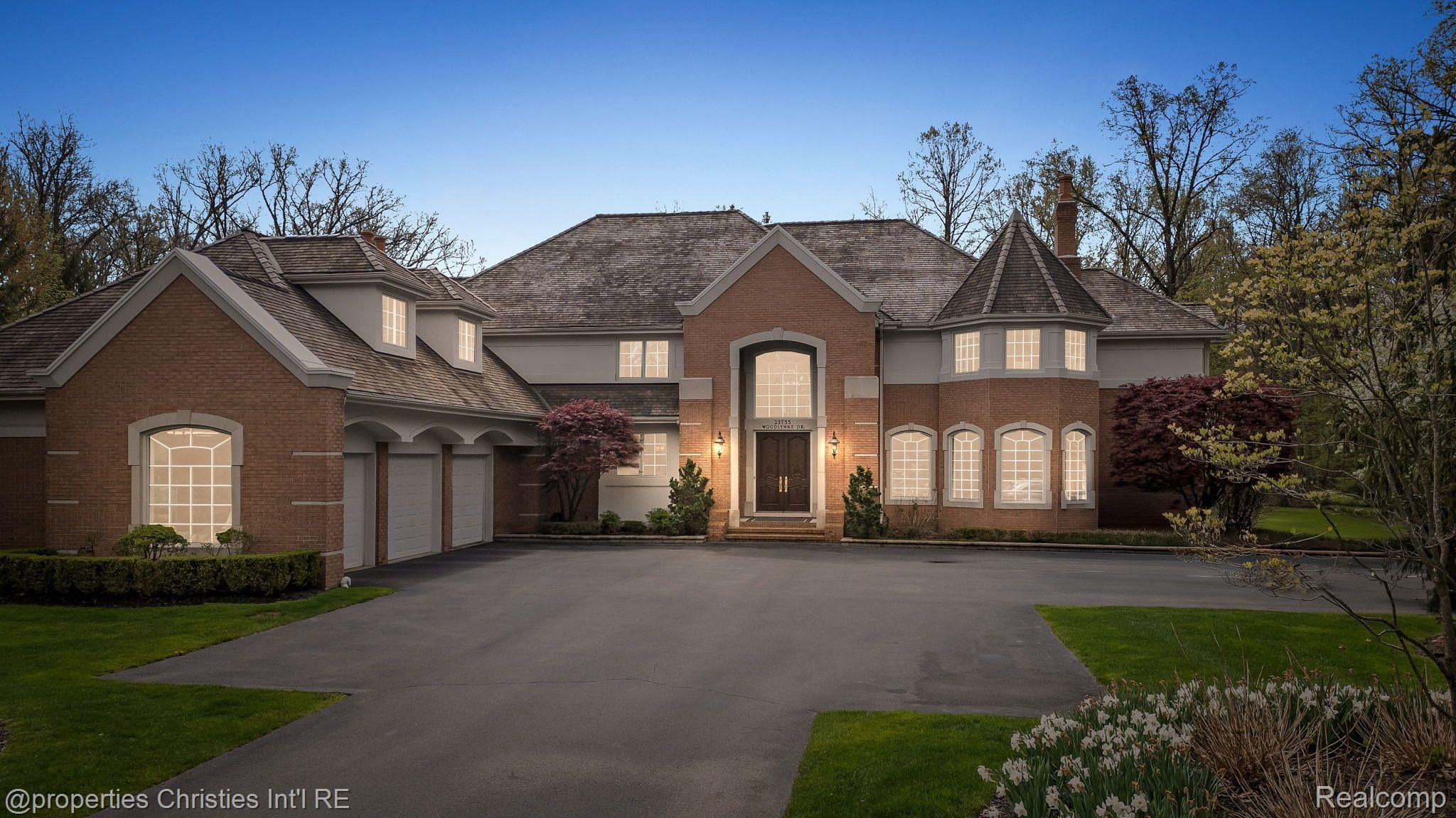 23755 WOODLYNNE Drive